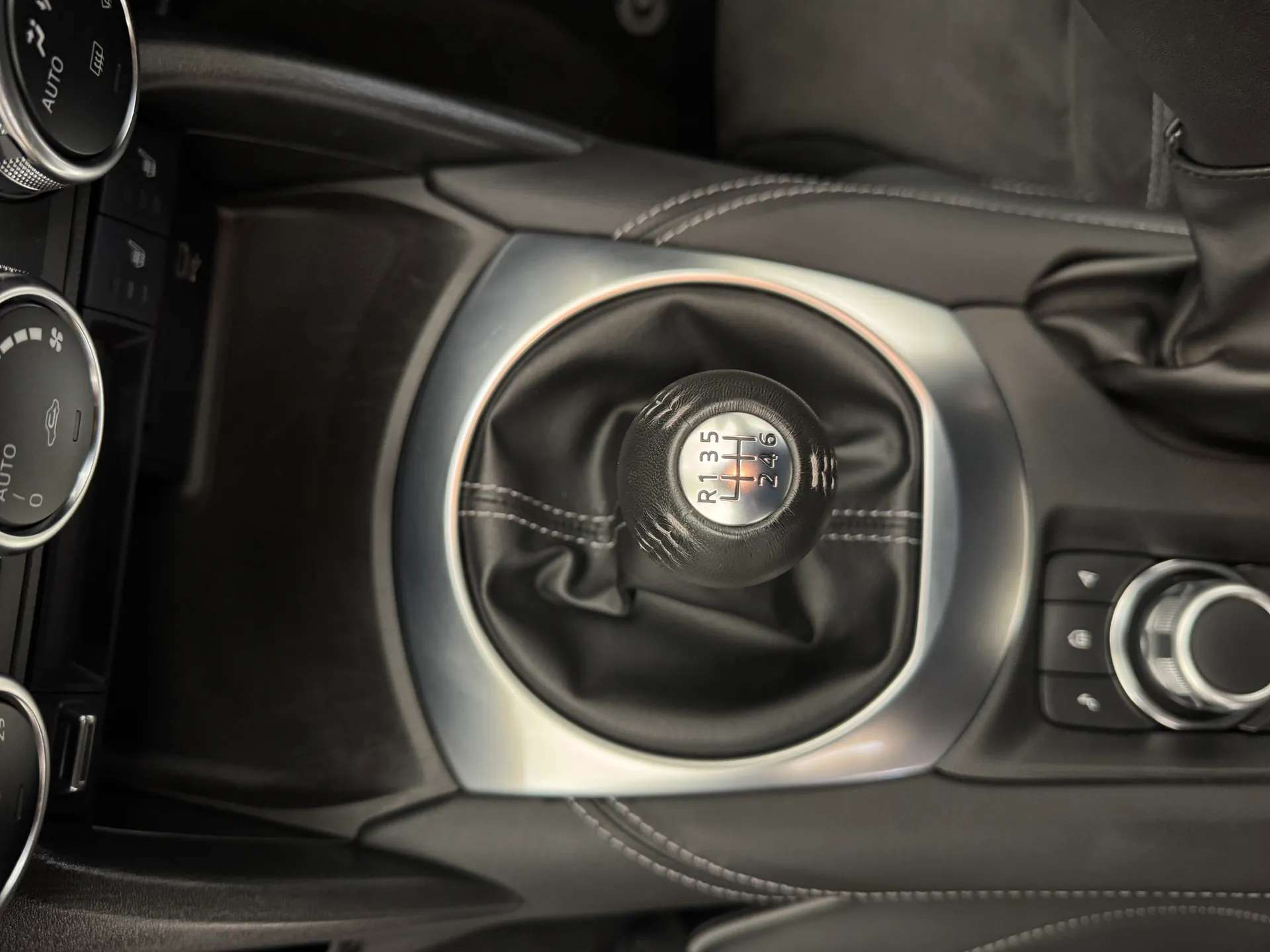 2024 MAZDA MX-5 2024 MAZDA MX-5