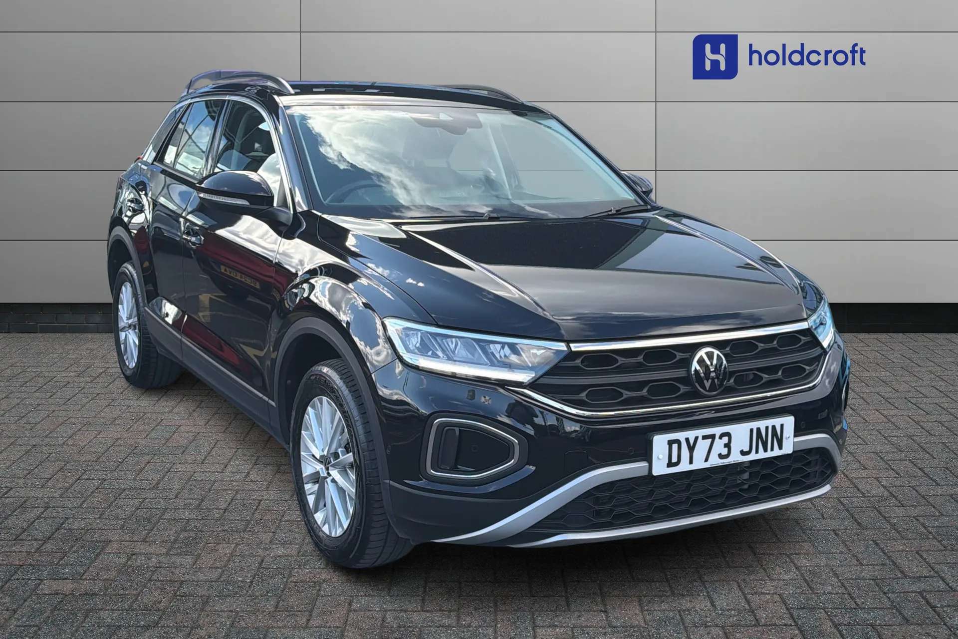 A 2023 VOLKSWAGEN T-ROC 1.0 TSI Life 5dr A 2023 VOLKSWAGEN T-ROC 1.0 TSI Life 5dr