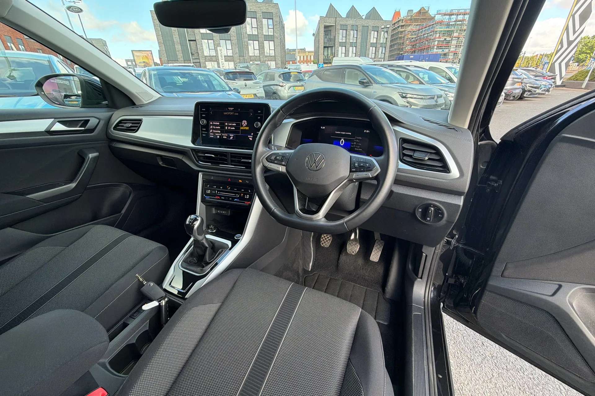 A 2023 VOLKSWAGEN T-ROC 1.0 TSI Life 5dr A 2023 VOLKSWAGEN T-ROC 1.0 TSI Life 5dr