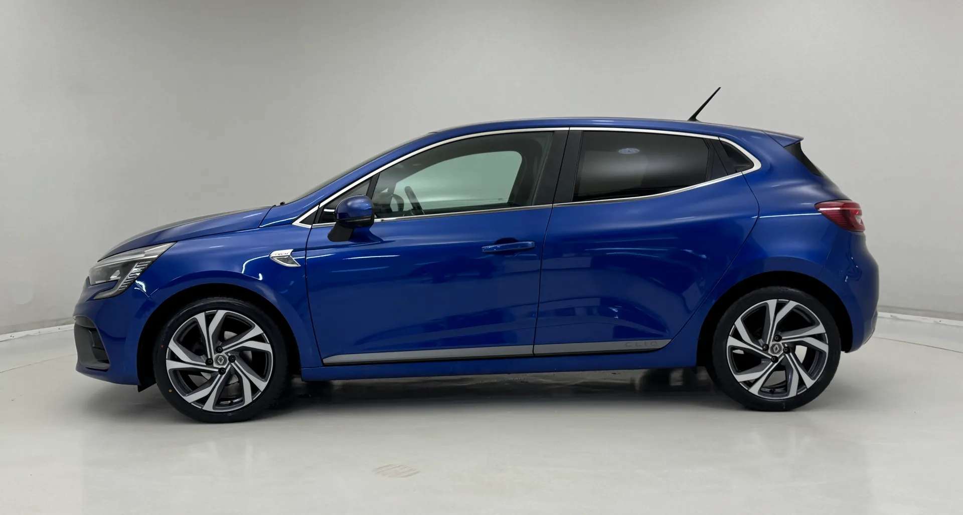 A 2019 RENAULT CLIO 1.0 TCe 100 RS Line 5dr A 2019 RENAULT CLIO 1.0 TCe 100 RS Line 5dr