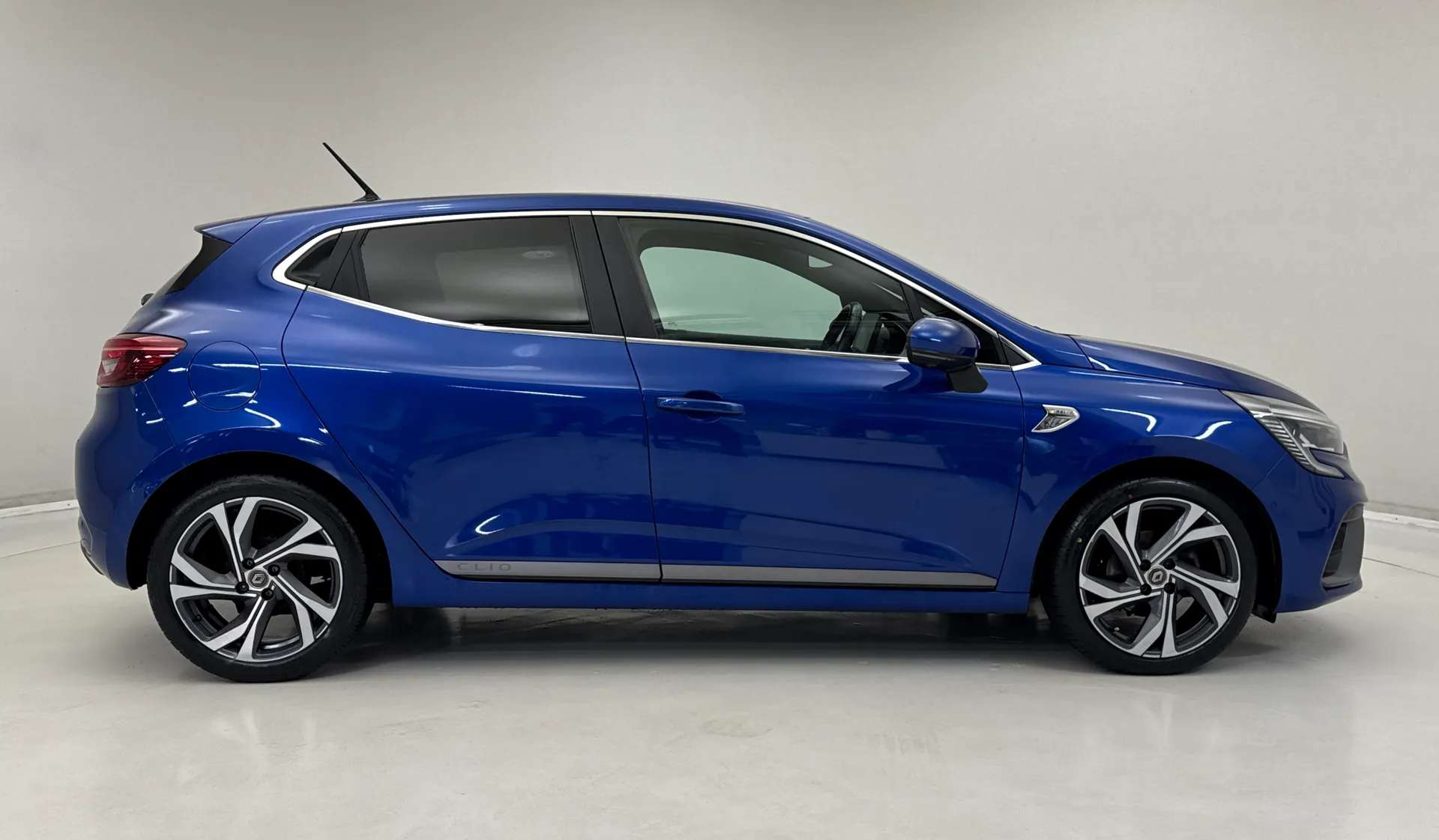 2019 RENAULT CLIO 2019 RENAULT CLIO