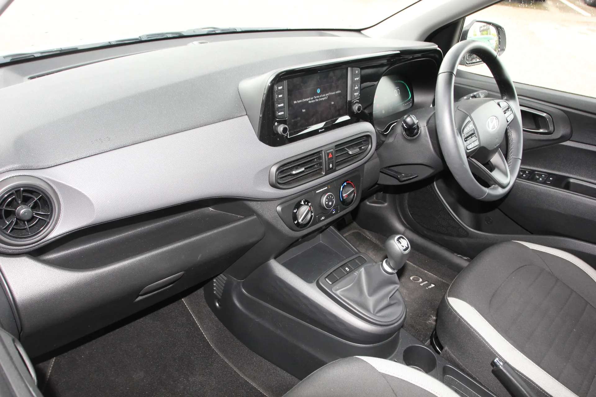 2024 HYUNDAI I10 2024 HYUNDAI I10