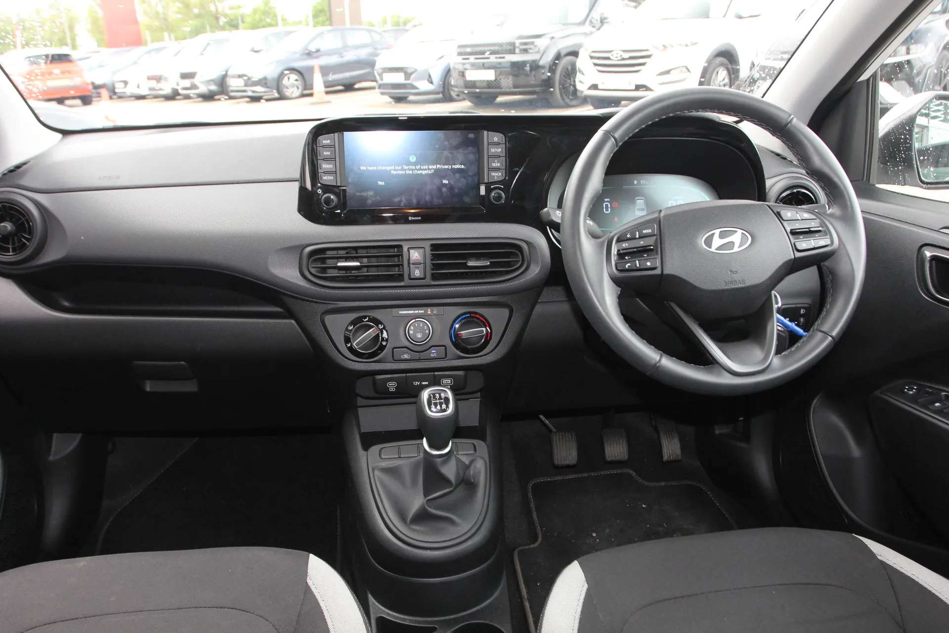2024 HYUNDAI I10 2024 HYUNDAI I10