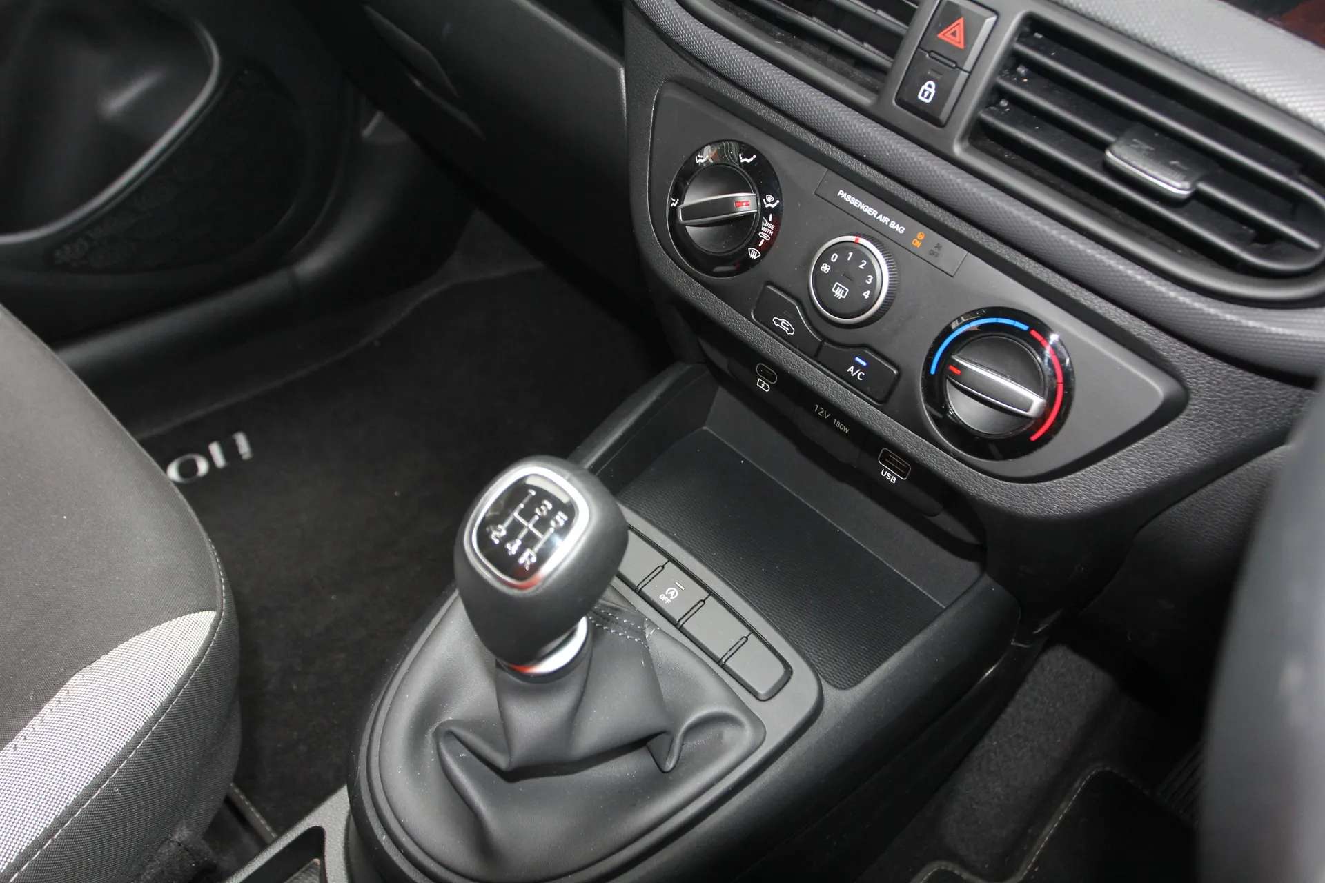 2024 HYUNDAI I10 2024 HYUNDAI I10