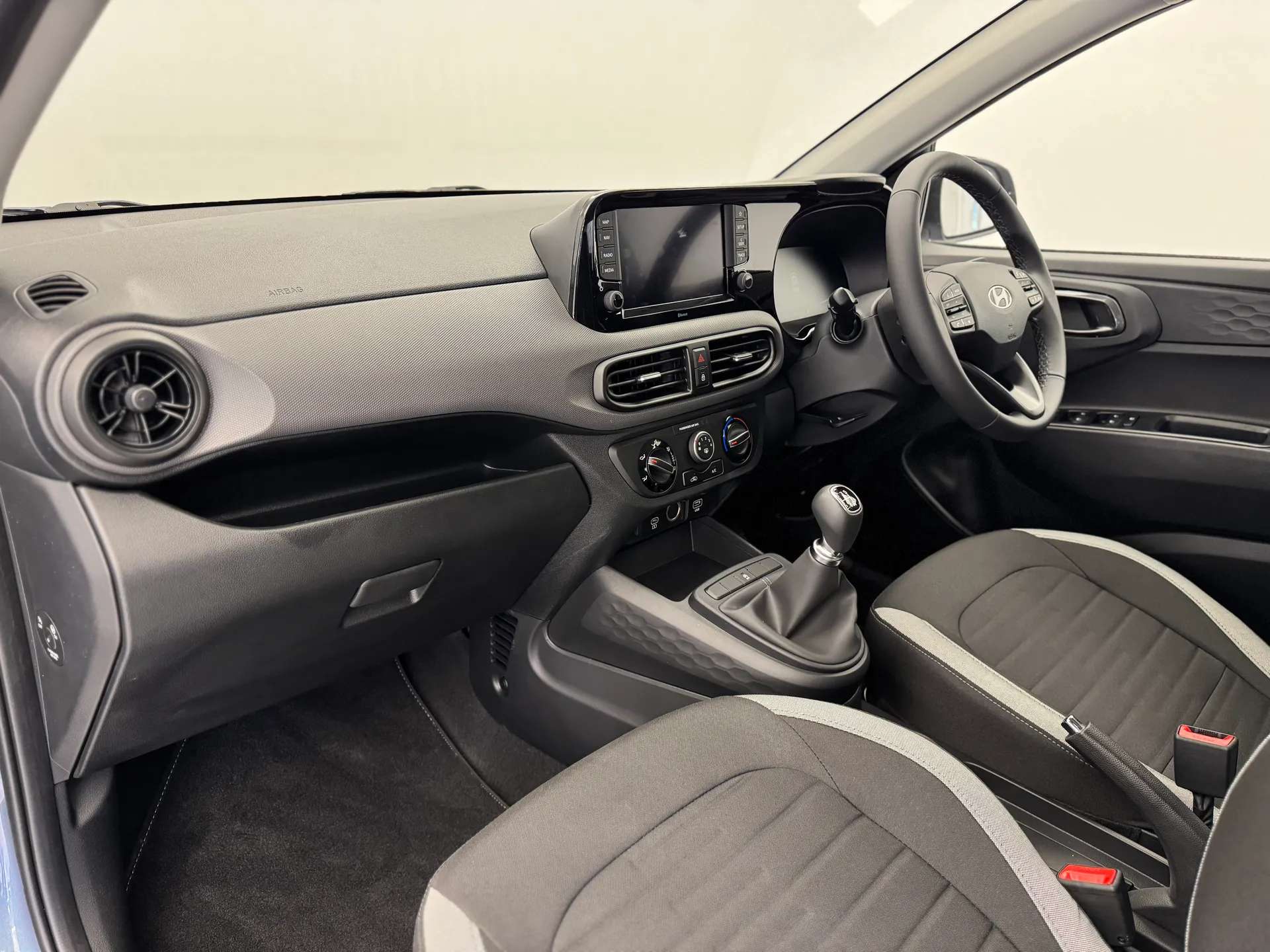 2024 HYUNDAI I10 2024 HYUNDAI I10