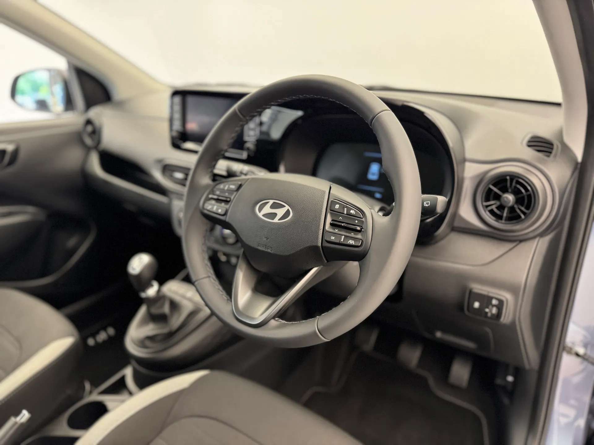 2024 HYUNDAI I10 2024 HYUNDAI I10