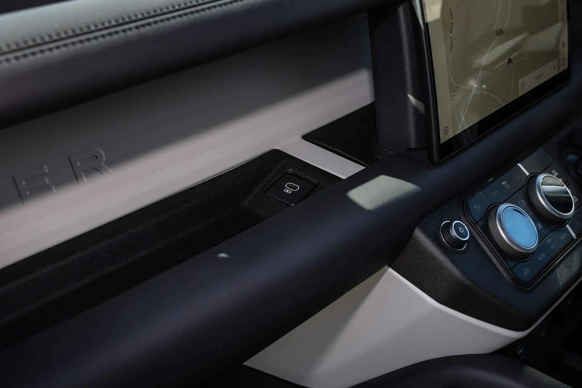 2024 LAND ROVER DEFENDER 2024 LAND ROVER DEFENDER