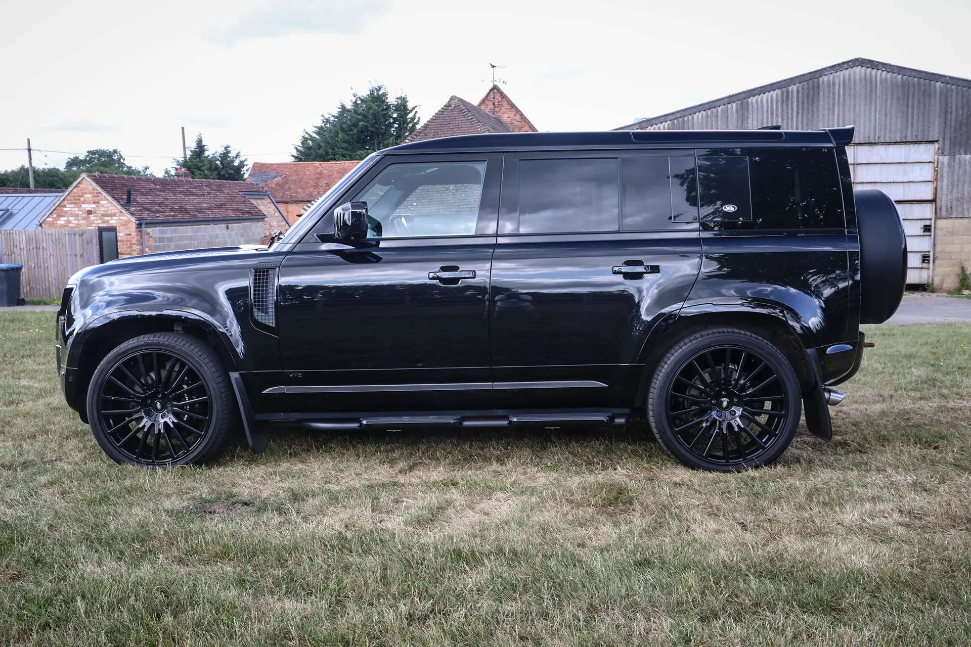 A 2022 LAND ROVER DEFENDER 5.0 P525 V8 110 5dr Auto A 2022 LAND ROVER DEFENDER 5.0 P525 V8 110 5dr Auto