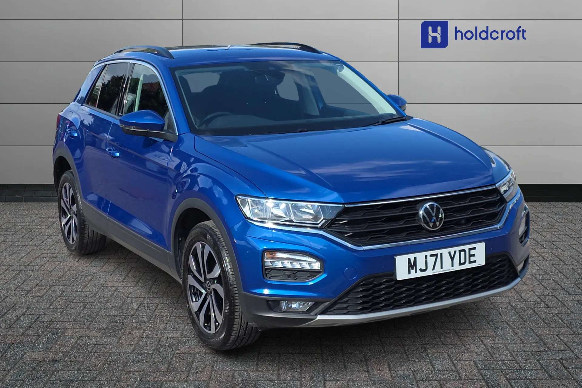 A 2021 VOLKSWAGEN T-ROC 1.0 TSI 110 Active 5dr A 2021 VOLKSWAGEN T-ROC 1.0 TSI 110 Active 5dr