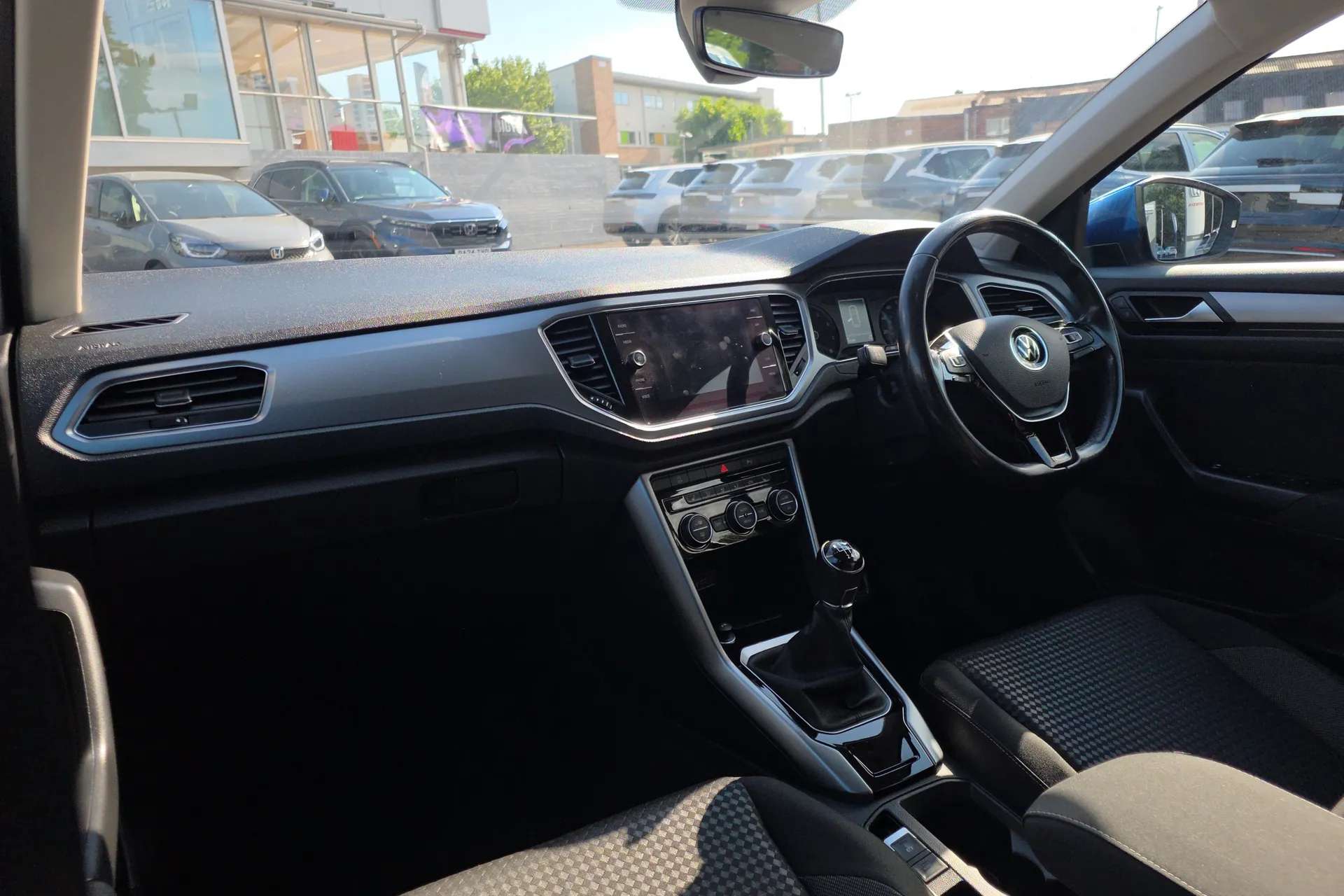 A 2021 VOLKSWAGEN T-ROC 1.0 TSI 110 Active 5dr A 2021 VOLKSWAGEN T-ROC 1.0 TSI 110 Active 5dr