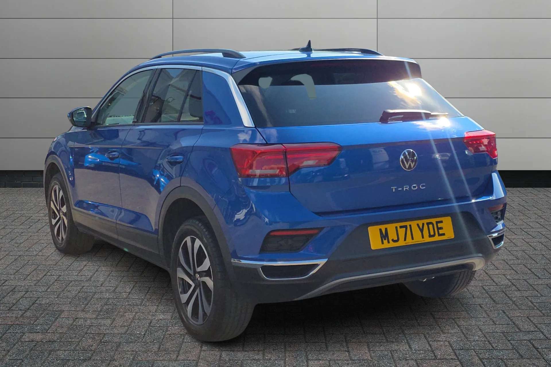 A 2021 VOLKSWAGEN T-ROC 1.0 TSI 110 Active 5dr A 2021 VOLKSWAGEN T-ROC 1.0 TSI 110 Active 5dr
