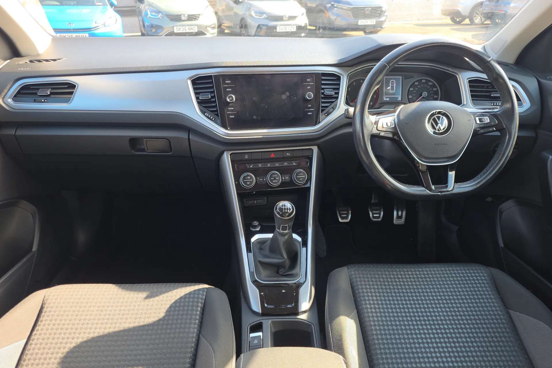 A 2021 VOLKSWAGEN T-ROC 1.0 TSI 110 Active 5dr A 2021 VOLKSWAGEN T-ROC 1.0 TSI 110 Active 5dr