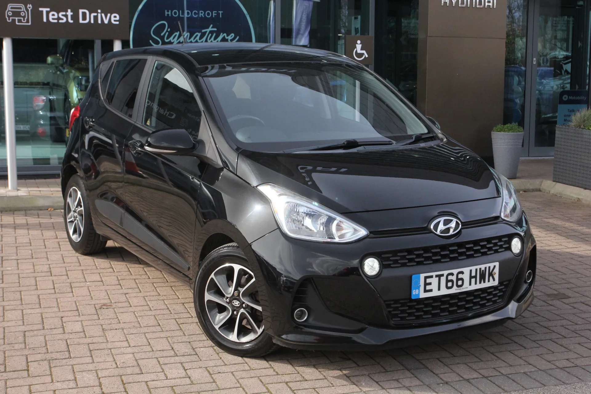 A 2017 HYUNDAI I10 1.2 Premium 5dr ZERO DEPOSIT FINANCE AVAILABLE A 2017 HYUNDAI I10 1.2 Premium 5dr ZERO DEPOSIT FINANCE AVAILABLE