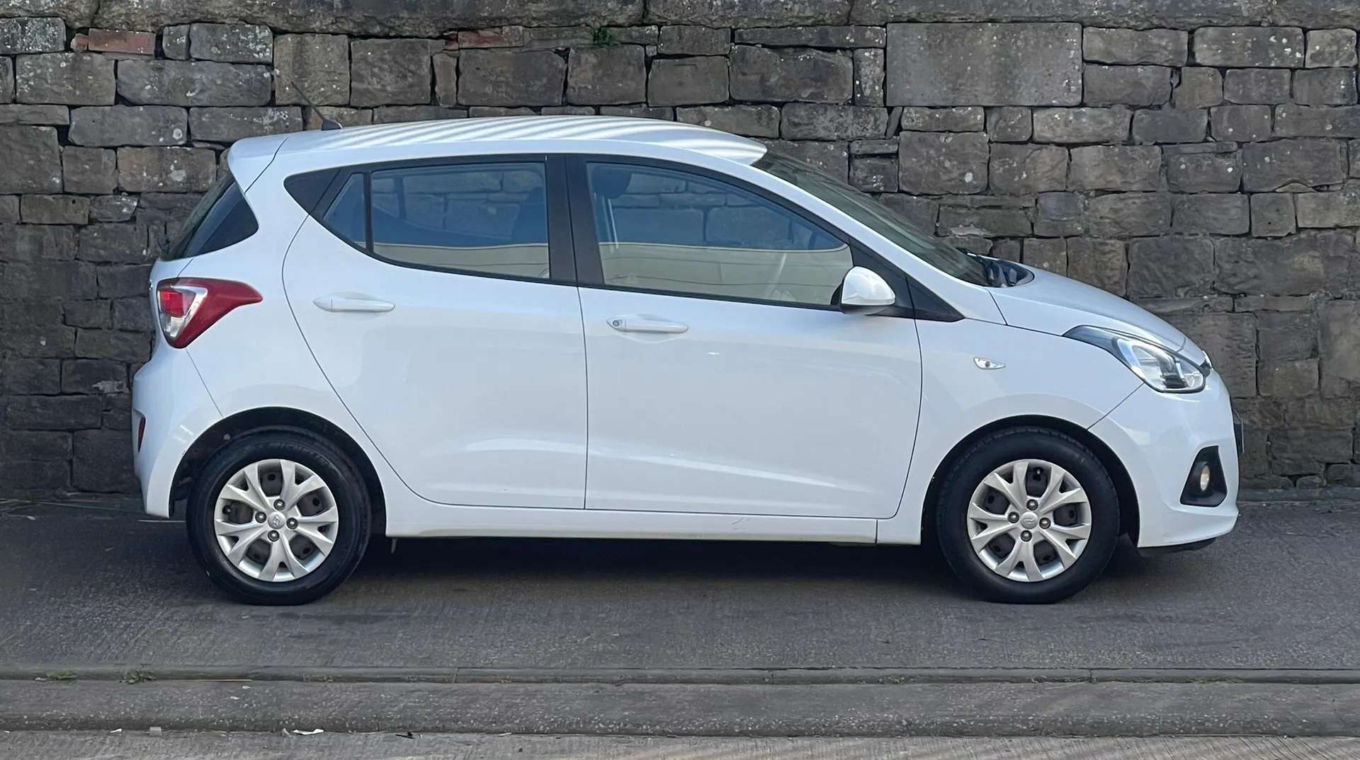 A 2016 HYUNDAI I10 1.2 SE 5dr Auto A 2016 HYUNDAI I10 1.2 SE 5dr Auto