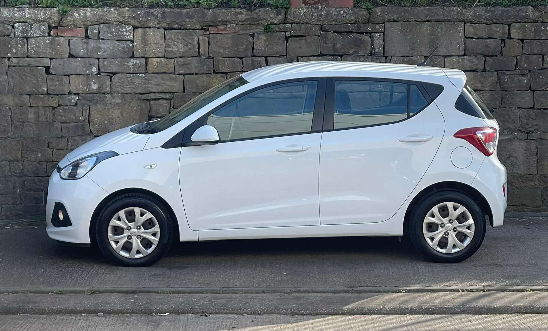 A 2016 HYUNDAI I10 1.2 SE 5dr Auto A 2016 HYUNDAI I10 1.2 SE 5dr Auto