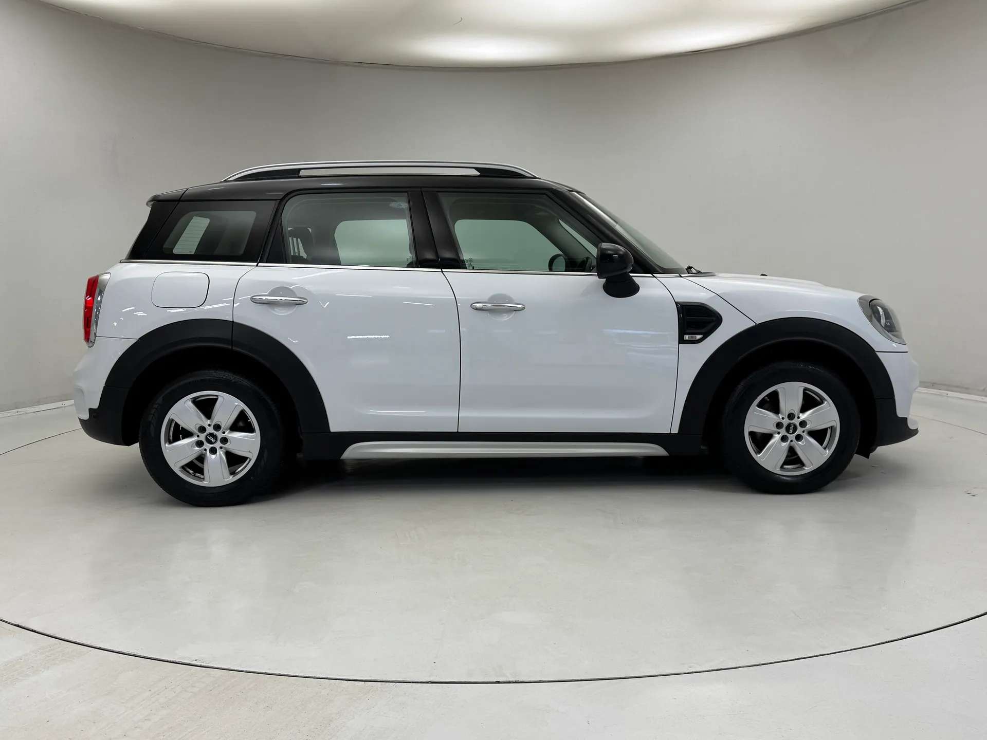 A 2018 MINI COUNTRYMAN 1.5 Cooper 5dr ð BLACK ROOF/MIRRORS ð A 2018 MINI COUNTRYMAN 1.5 Cooper 5dr ð BLACK ROOF/MIRRORS ð