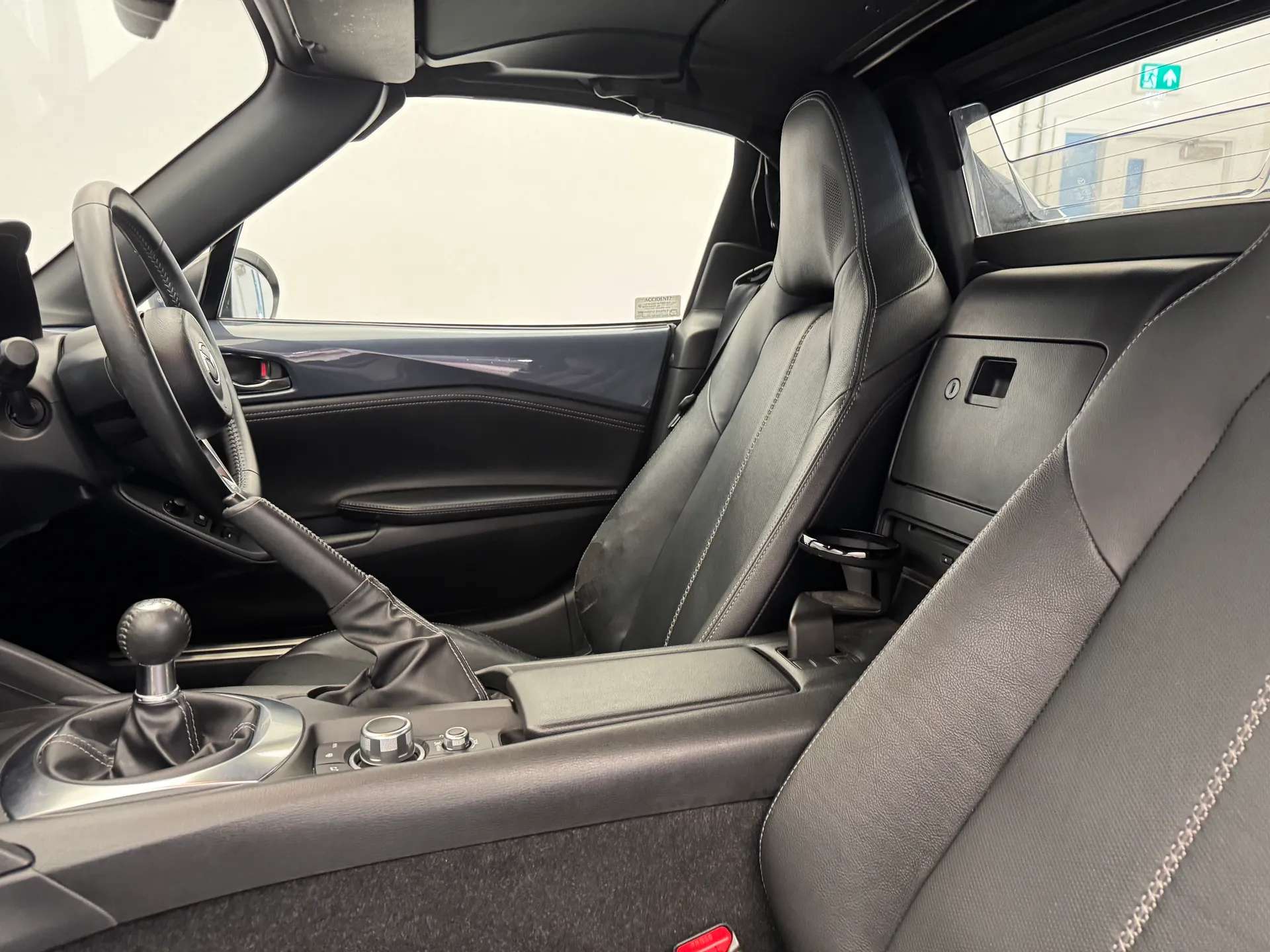 2021 MAZDA MX-5 2021 MAZDA MX-5