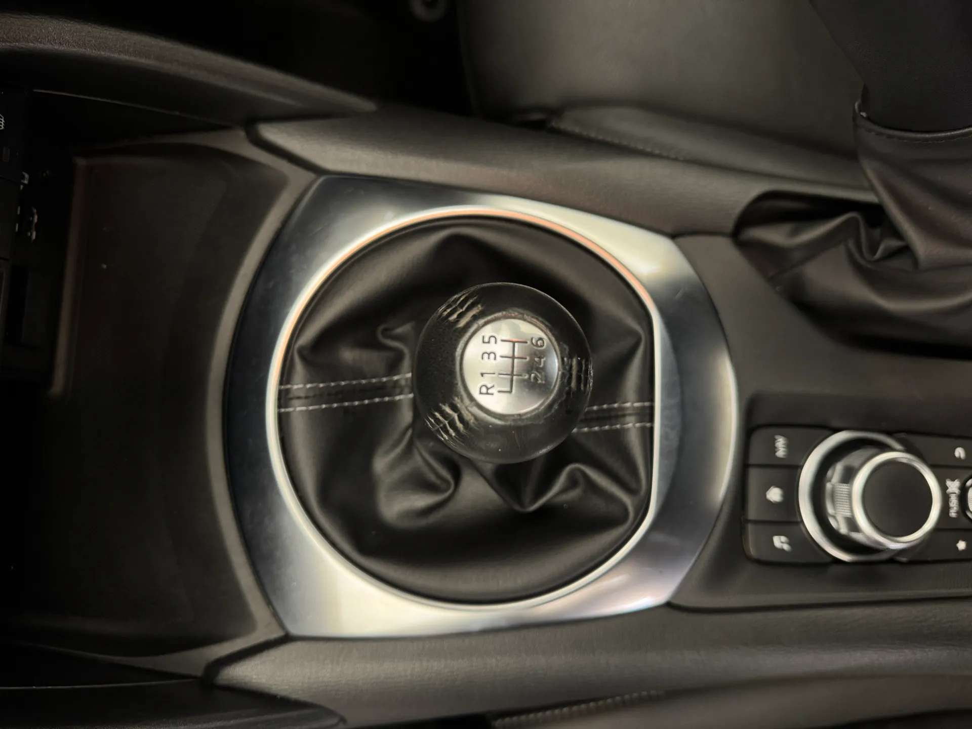 2021 MAZDA MX-5 2021 MAZDA MX-5