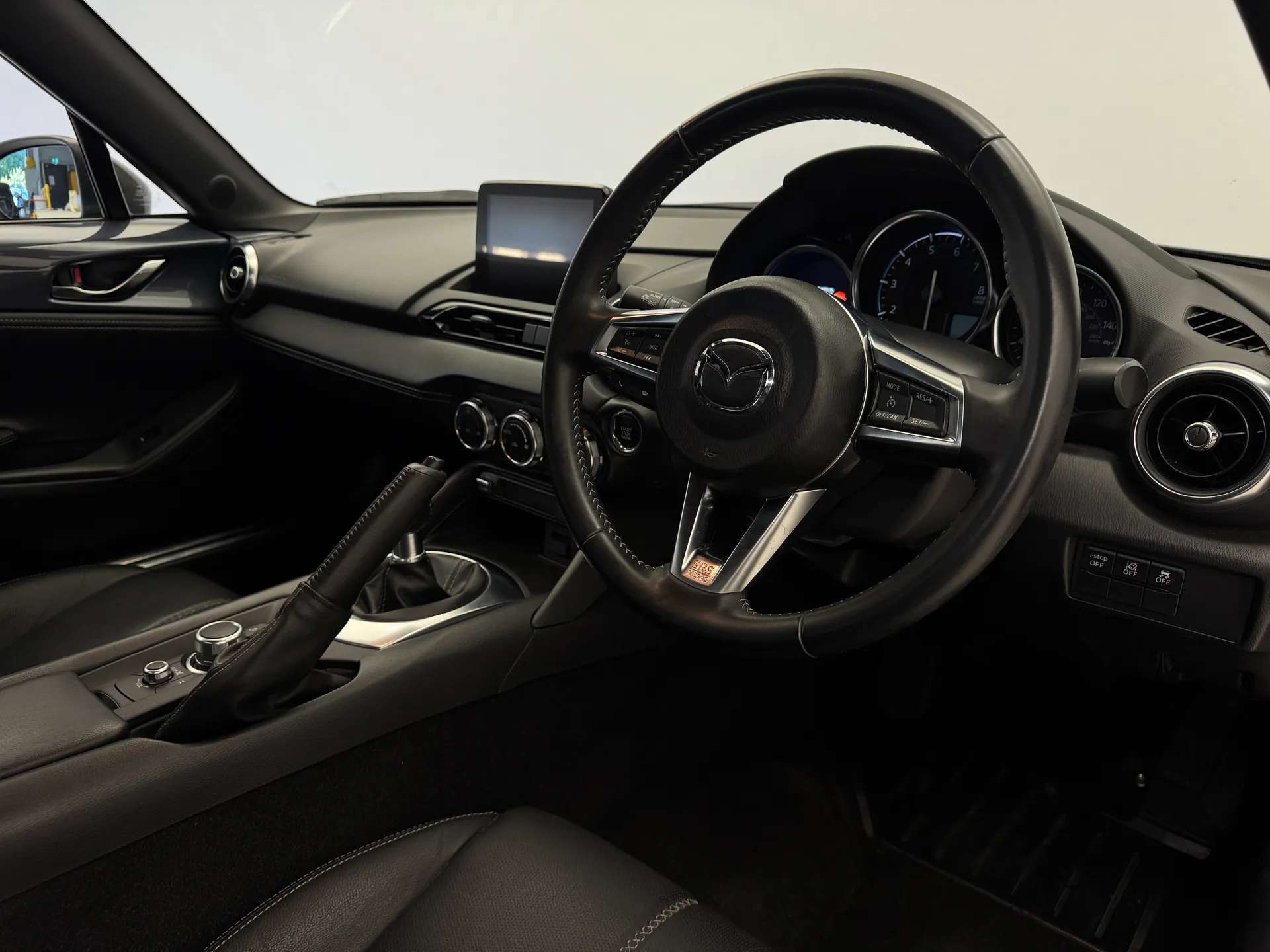 2021 MAZDA MX-5 2021 MAZDA MX-5