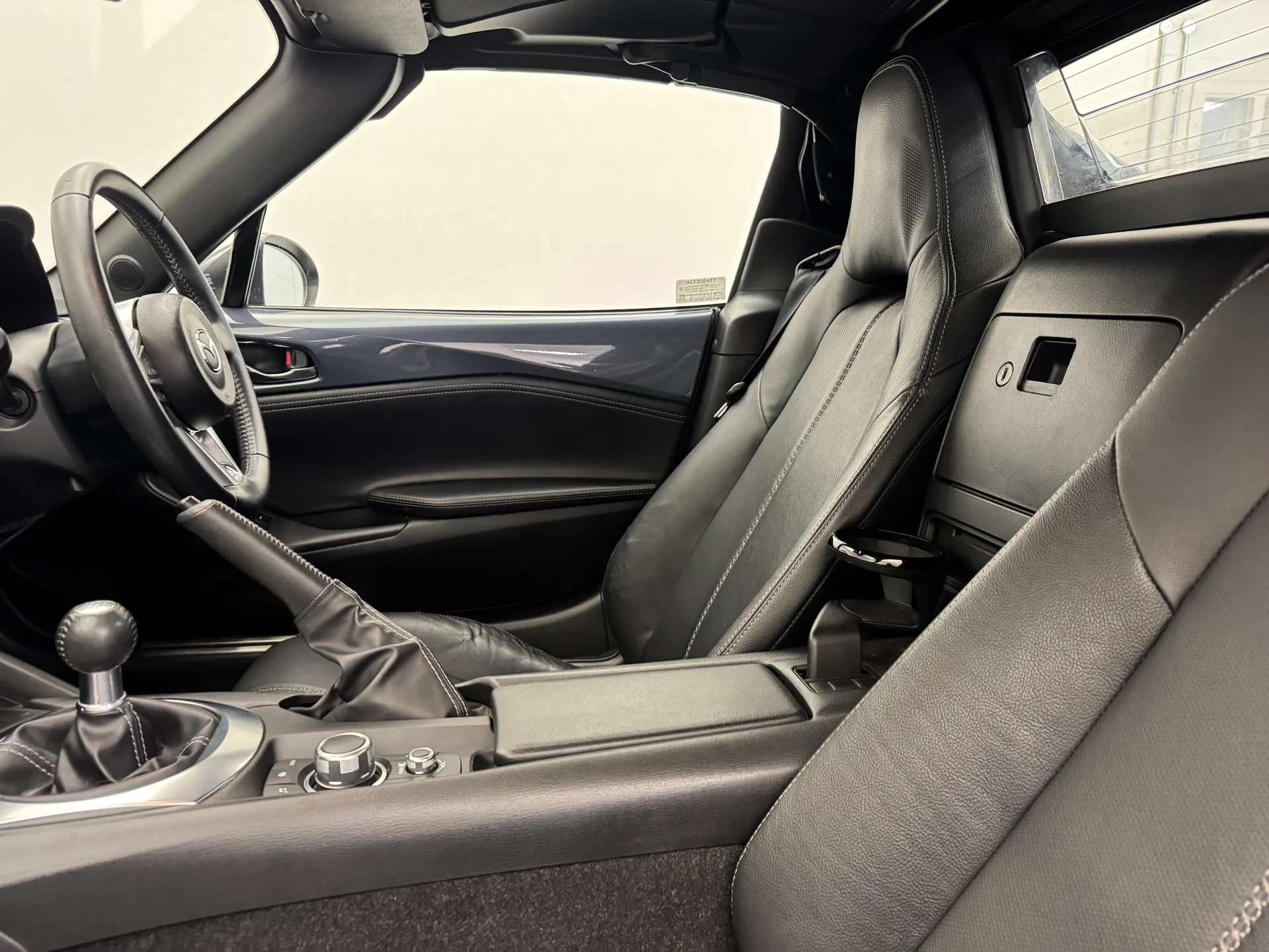 2021 MAZDA MX-5 2021 MAZDA MX-5