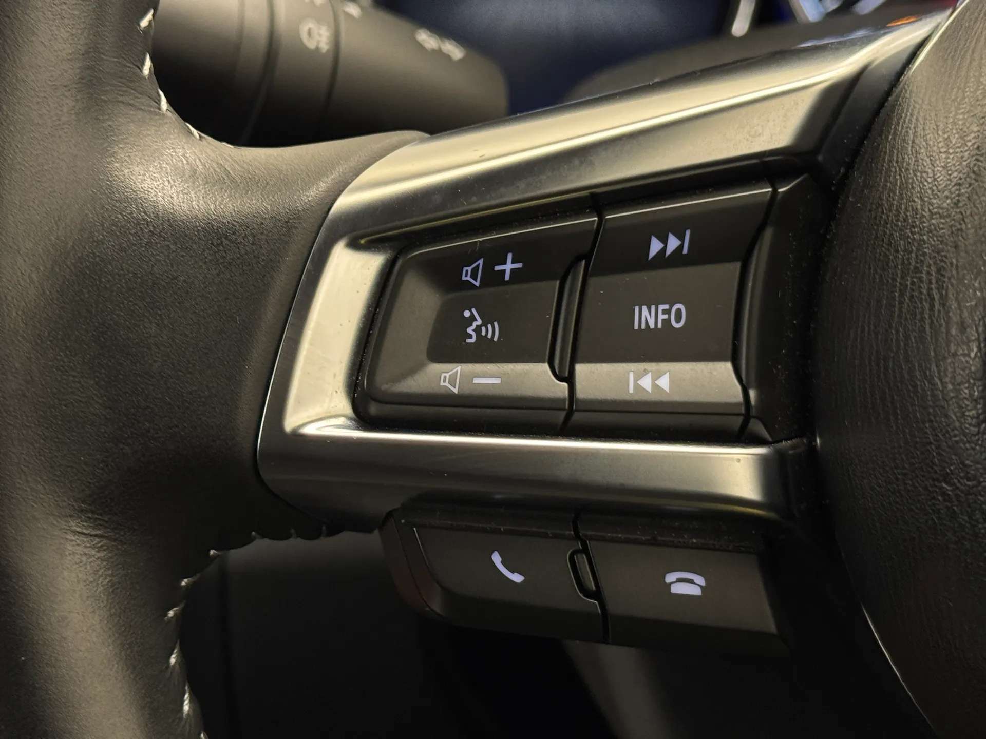 2021 MAZDA MX-5 2021 MAZDA MX-5