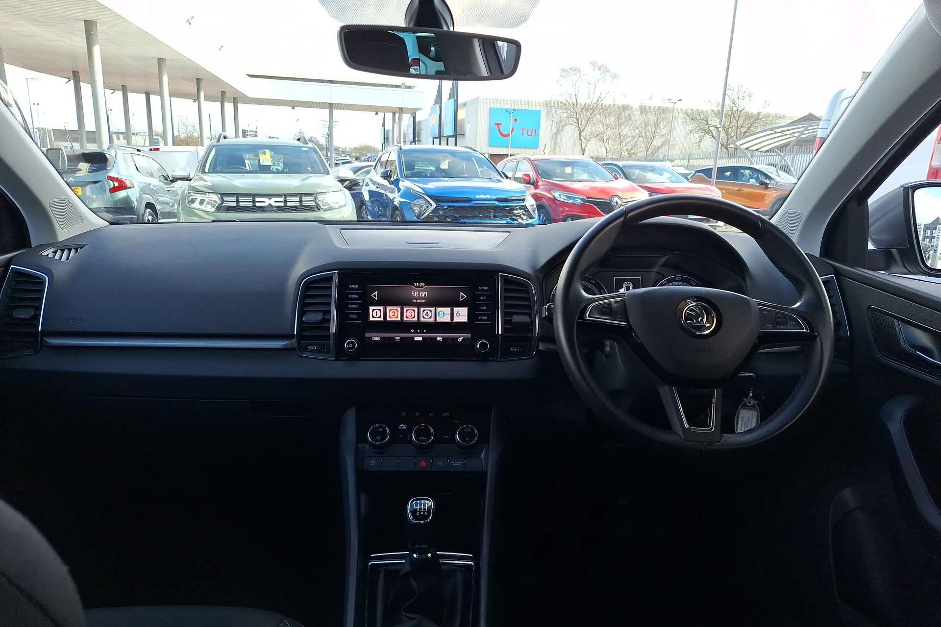 A 2019 SKODA KAROQ 1.5 TSI SE 5dr A 2019 SKODA KAROQ 1.5 TSI SE 5dr