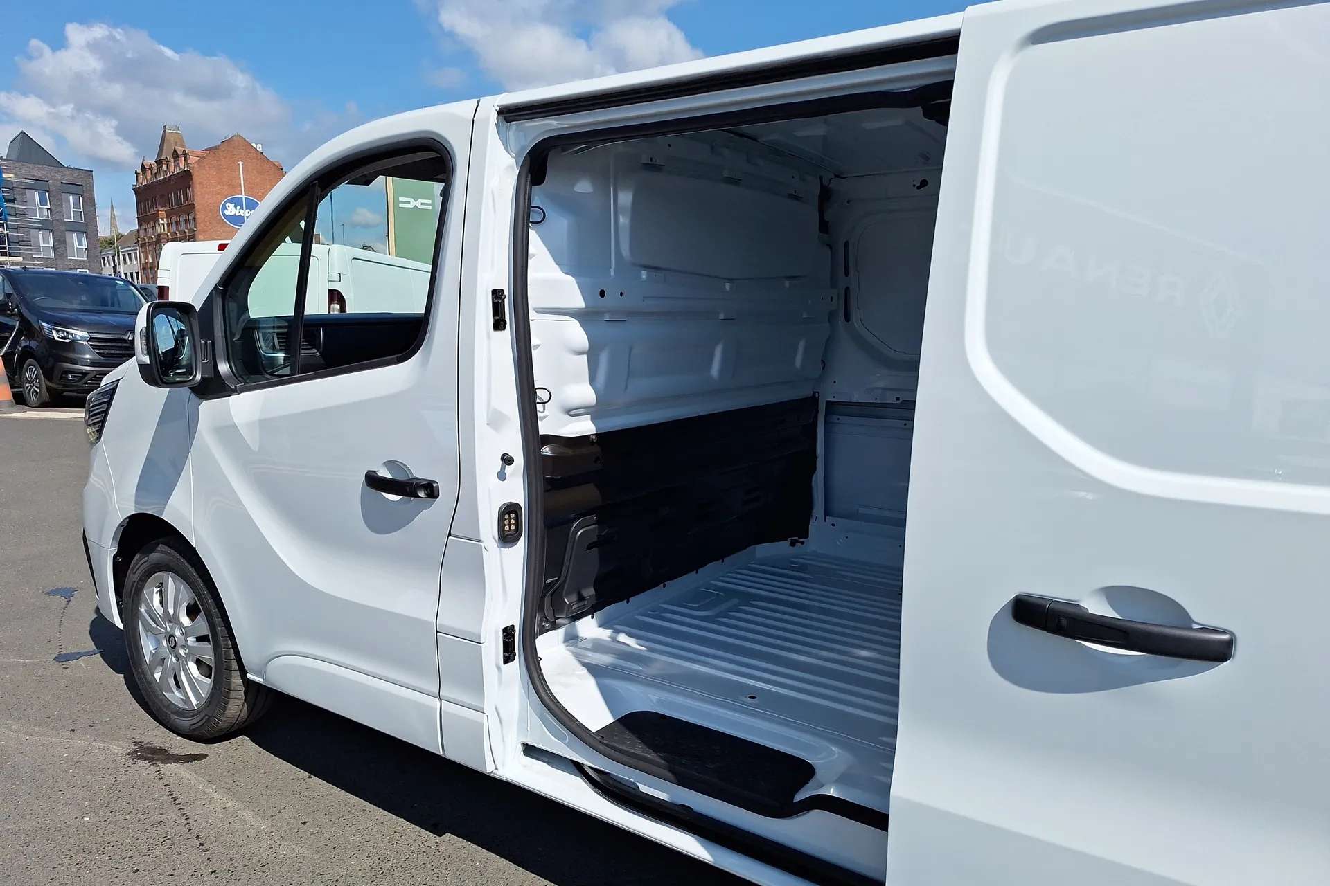 2024 RENAULT TRAFIC 2024 RENAULT TRAFIC