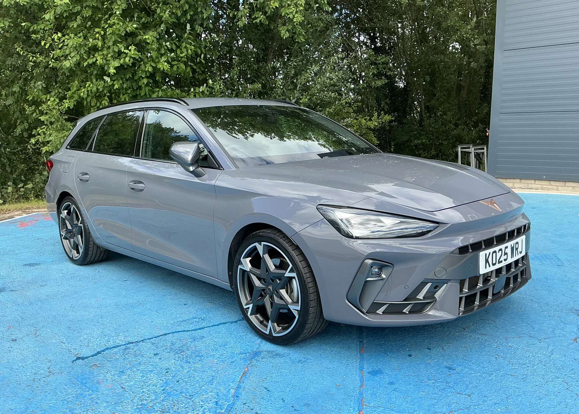 A 2025 CUPRA LEON 1.5 eTSI 150 V2 5dr DSG A 2025 CUPRA LEON 1.5 eTSI 150 V2 5dr DSG