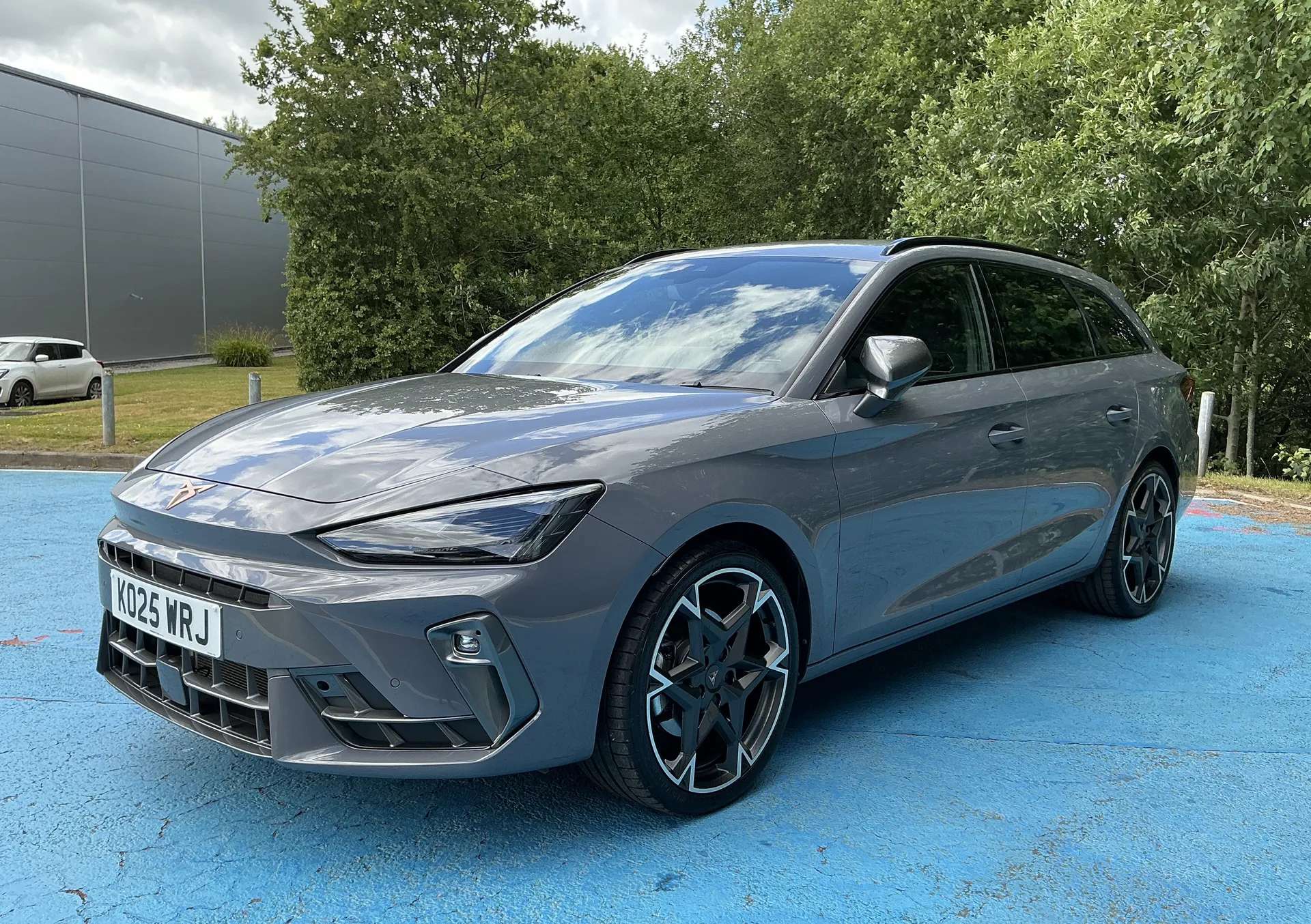 A 2025 CUPRA LEON 1.5 eTSI 150 V2 5dr DSG A 2025 CUPRA LEON 1.5 eTSI 150 V2 5dr DSG