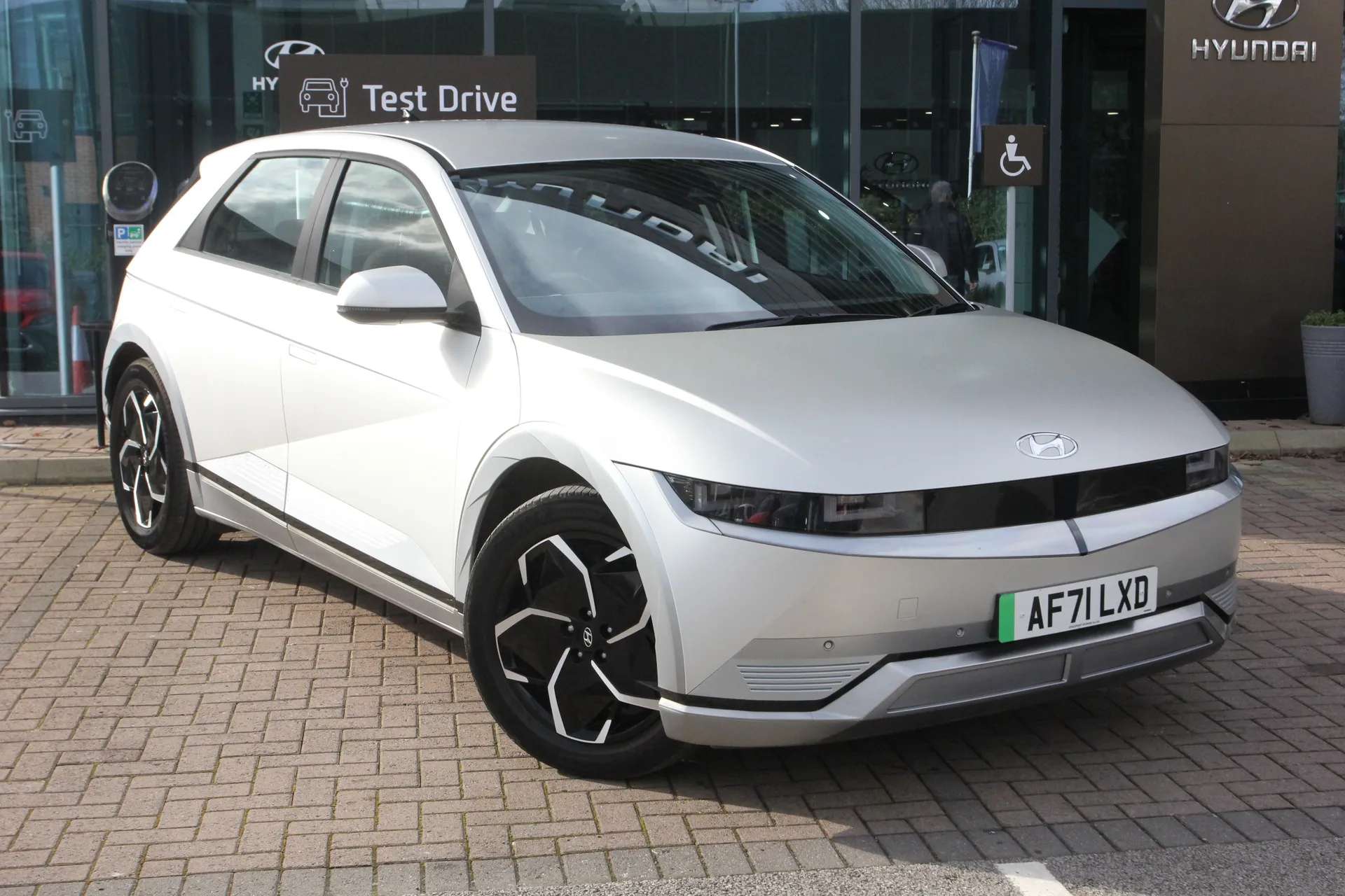 A 2021 HYUNDAI IONIQ 5 160kW Premium 73 kWh 5dr Auto ZERO DEPOSIT FINANCE AVAILABLE A 2021 HYUNDAI IONIQ 5 160kW Premium 73 kWh 5dr Auto ZERO DEPOSIT FINANCE AVAILABLE