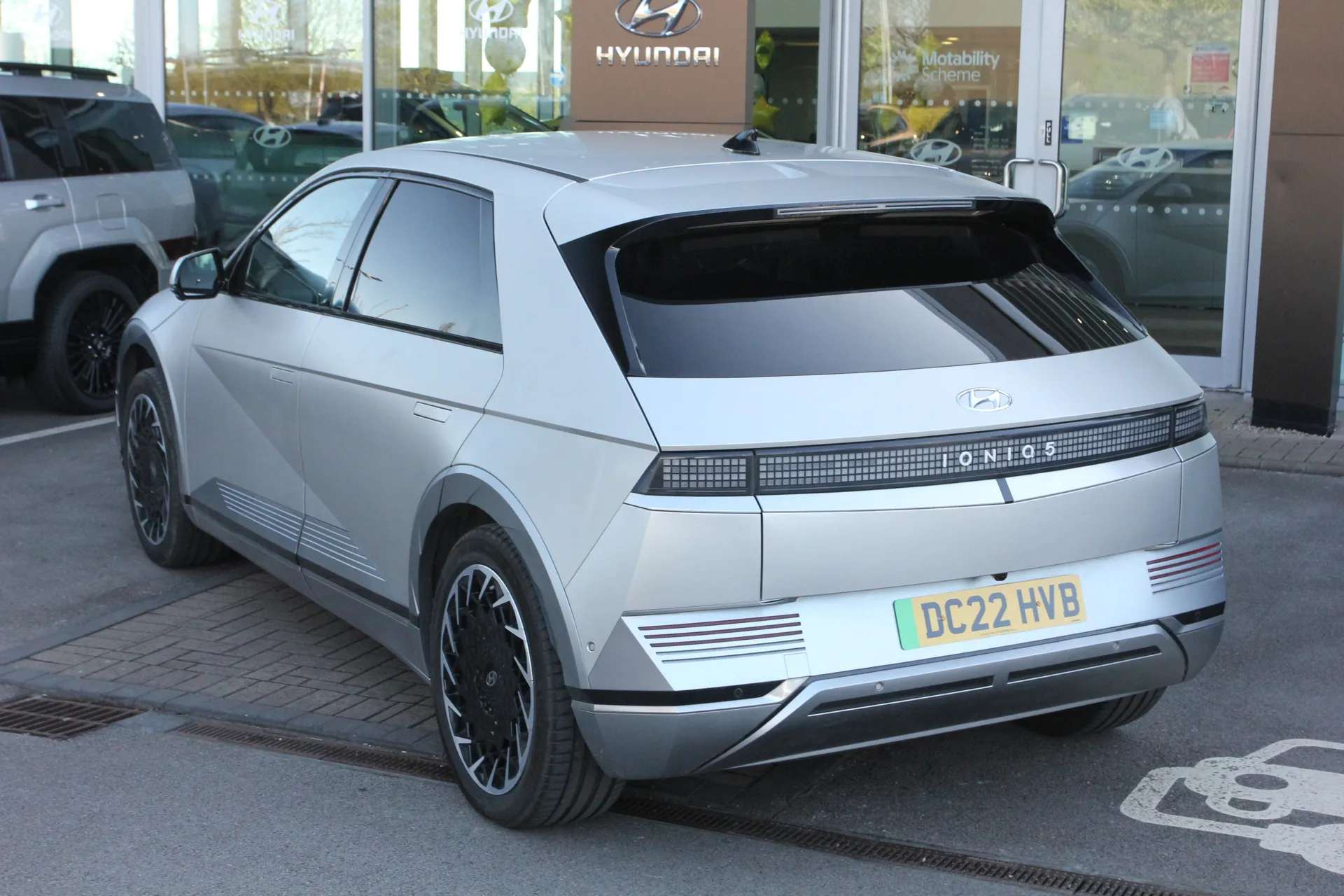 A 2022 HYUNDAI IONIQ 5 160kW Ultimate 73 kWh 5dr Auto A 2022 HYUNDAI IONIQ 5 160kW Ultimate 73 kWh 5dr Auto