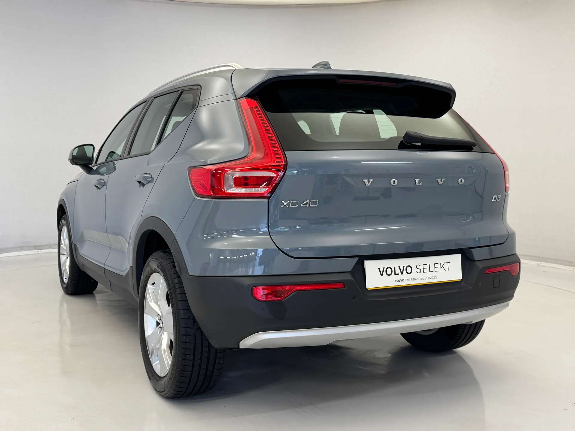2020 VOLVO XC40 2020 VOLVO XC40