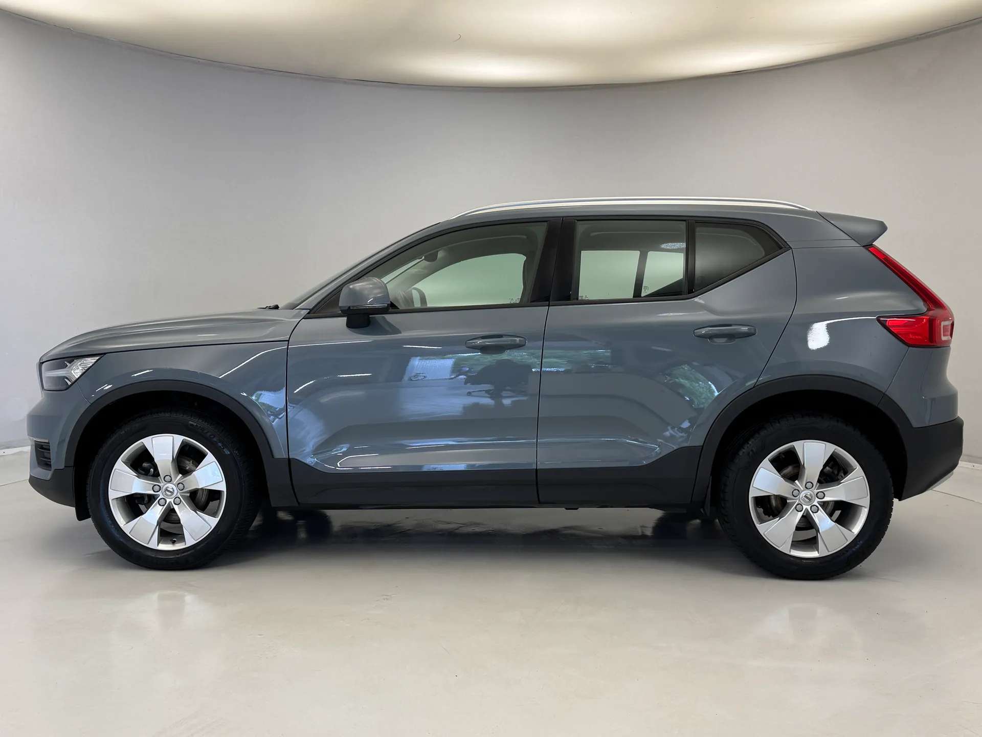2020 VOLVO XC40 2020 VOLVO XC40