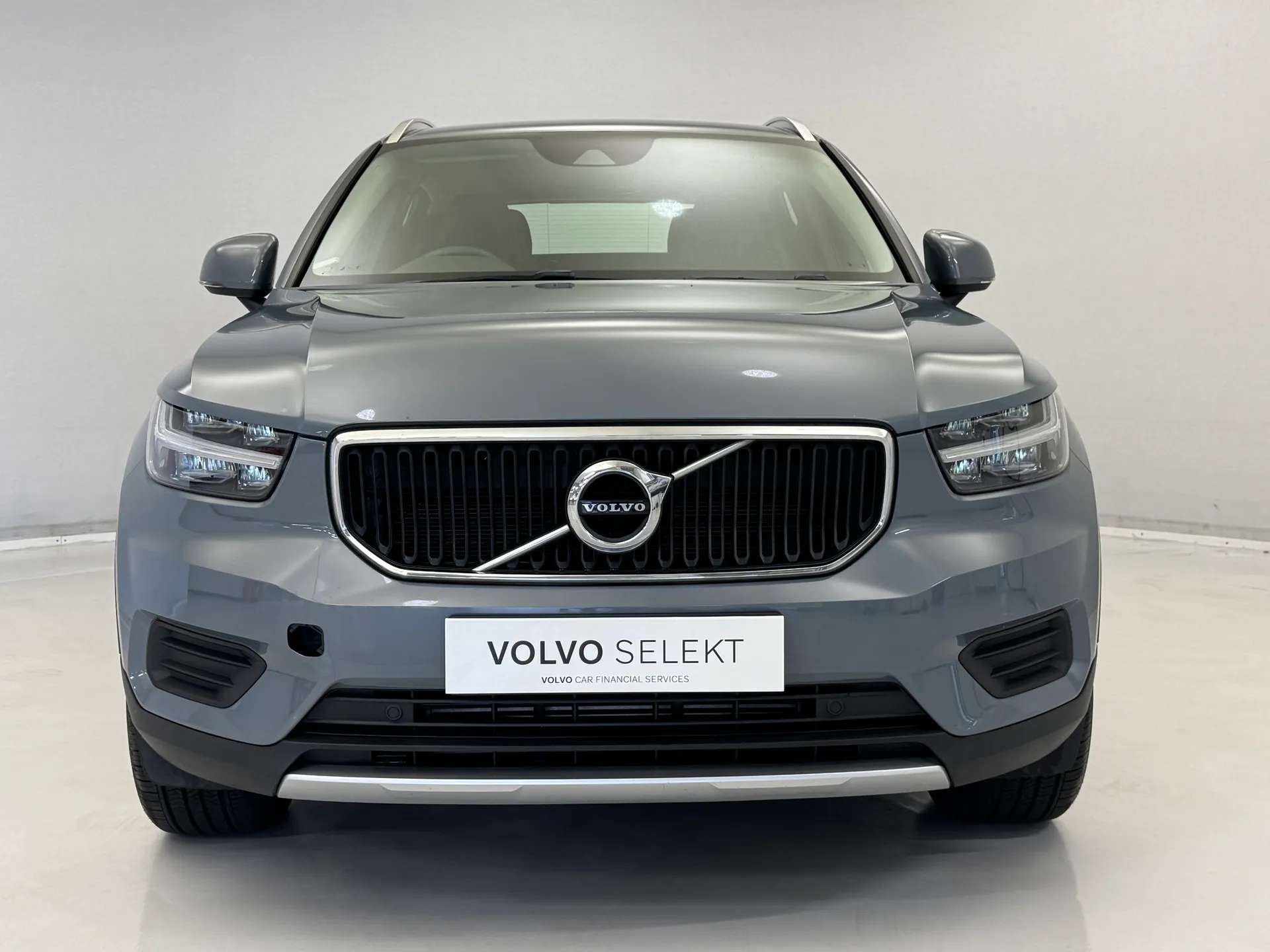 2020 VOLVO XC40 2020 VOLVO XC40