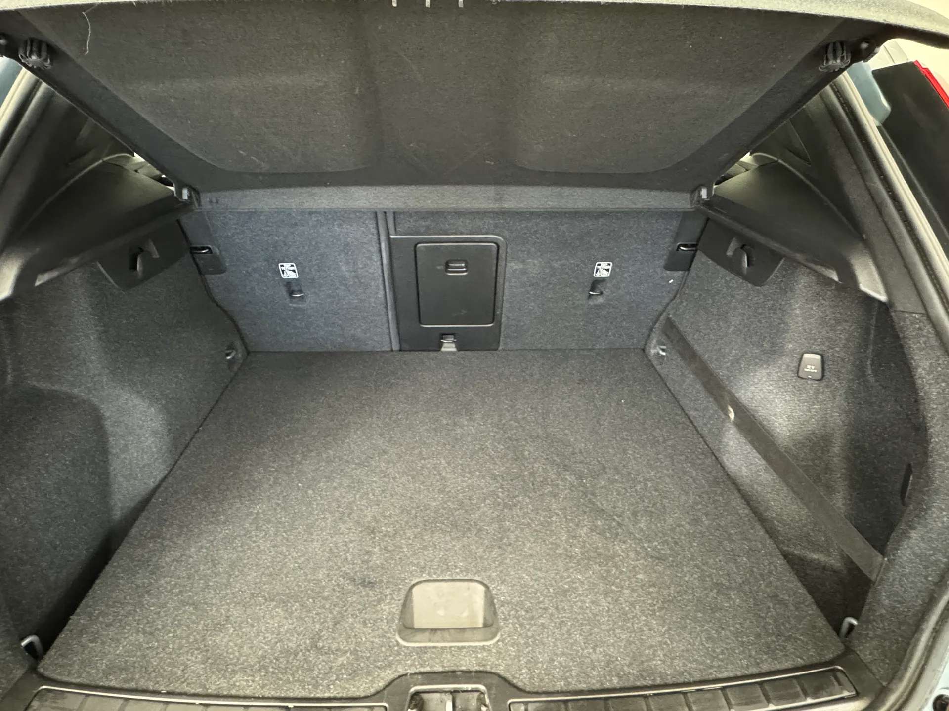 2020 VOLVO XC40 2020 VOLVO XC40