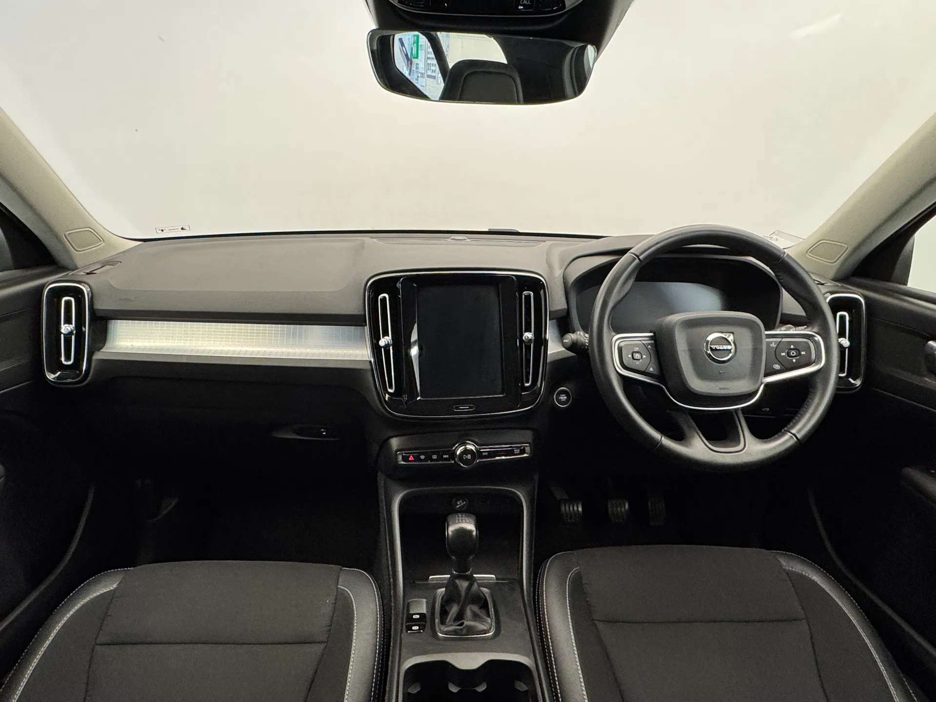 2020 VOLVO XC40 2020 VOLVO XC40
