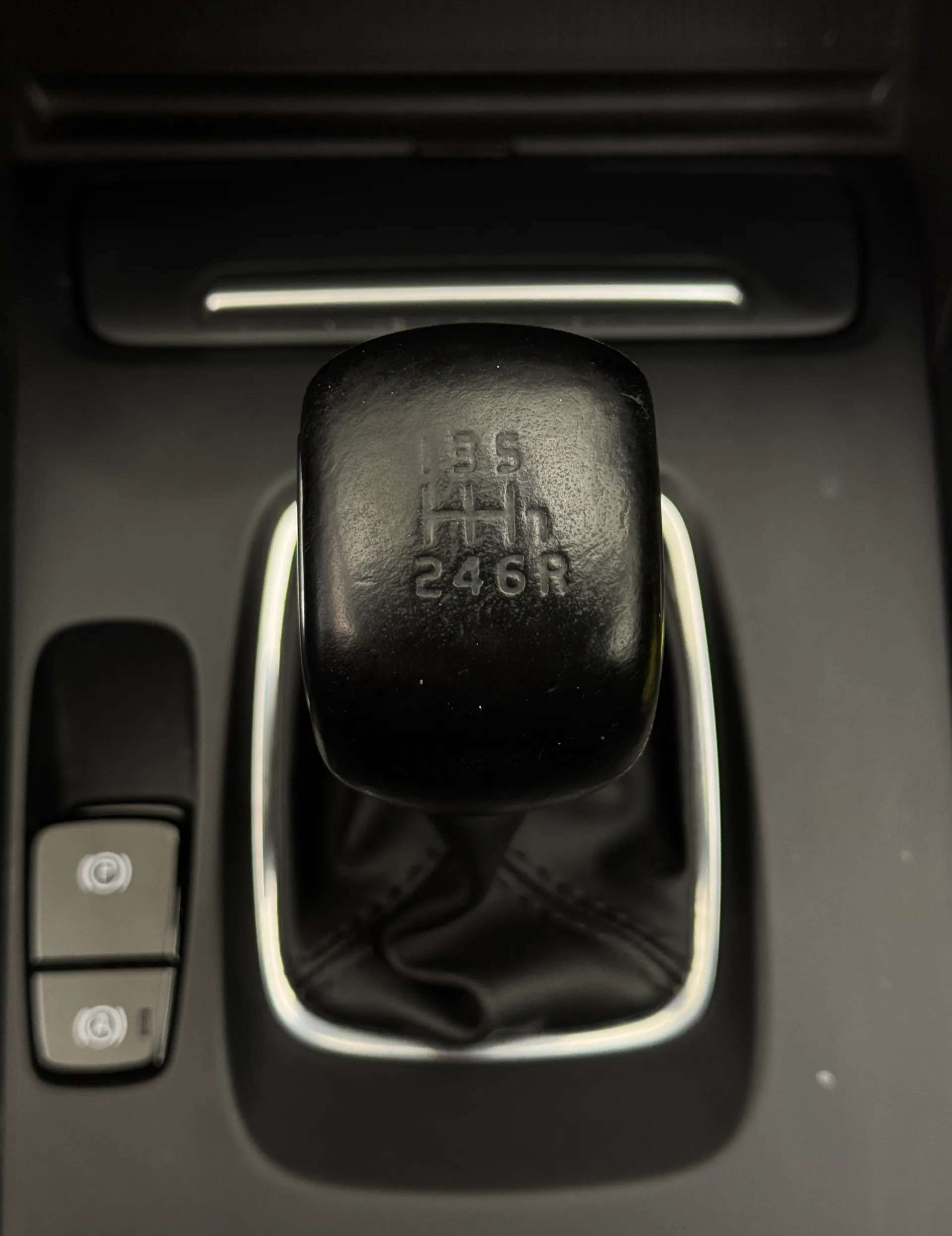 2020 VOLVO XC40 2020 VOLVO XC40
