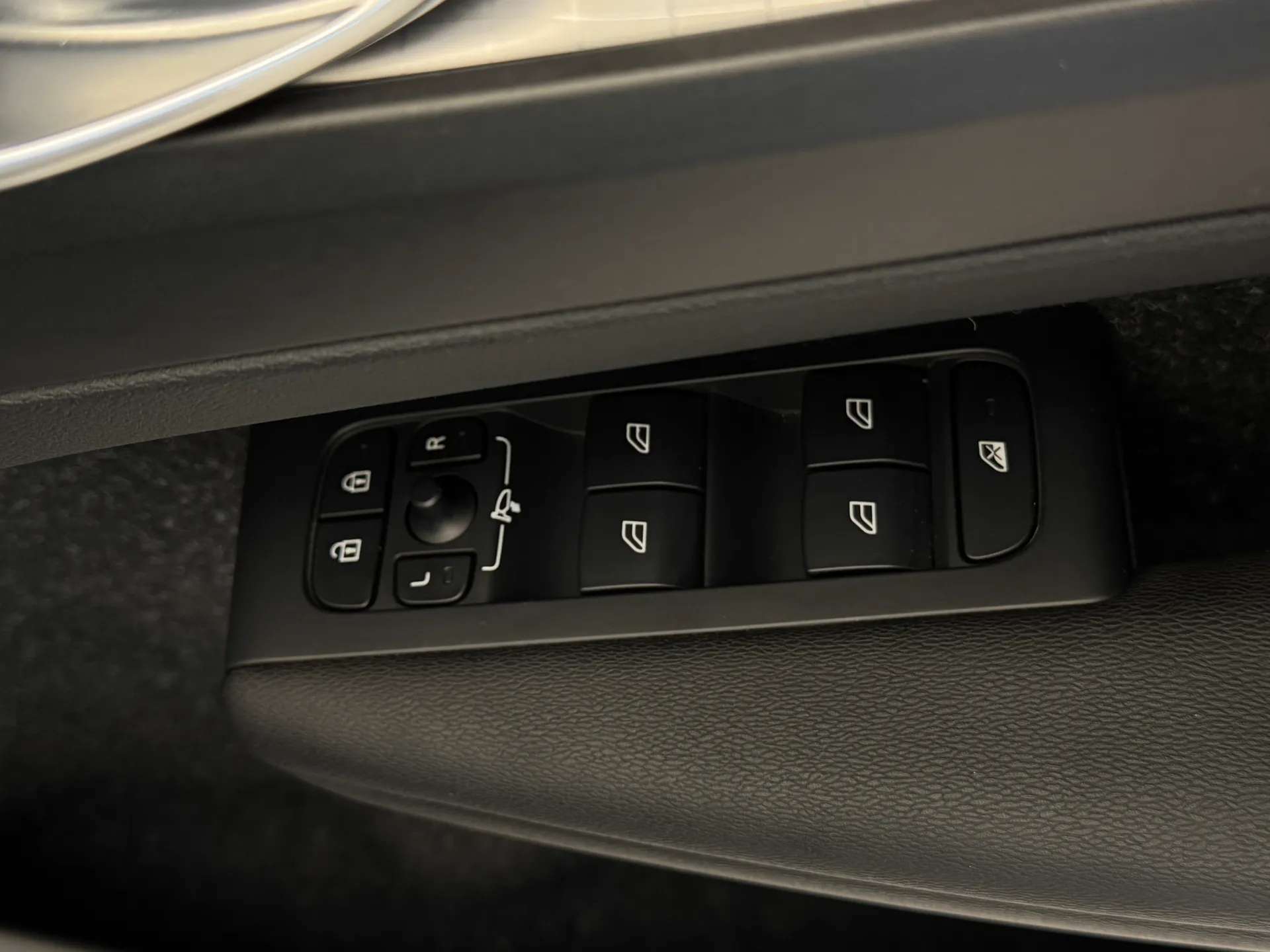 2020 VOLVO XC40 2020 VOLVO XC40