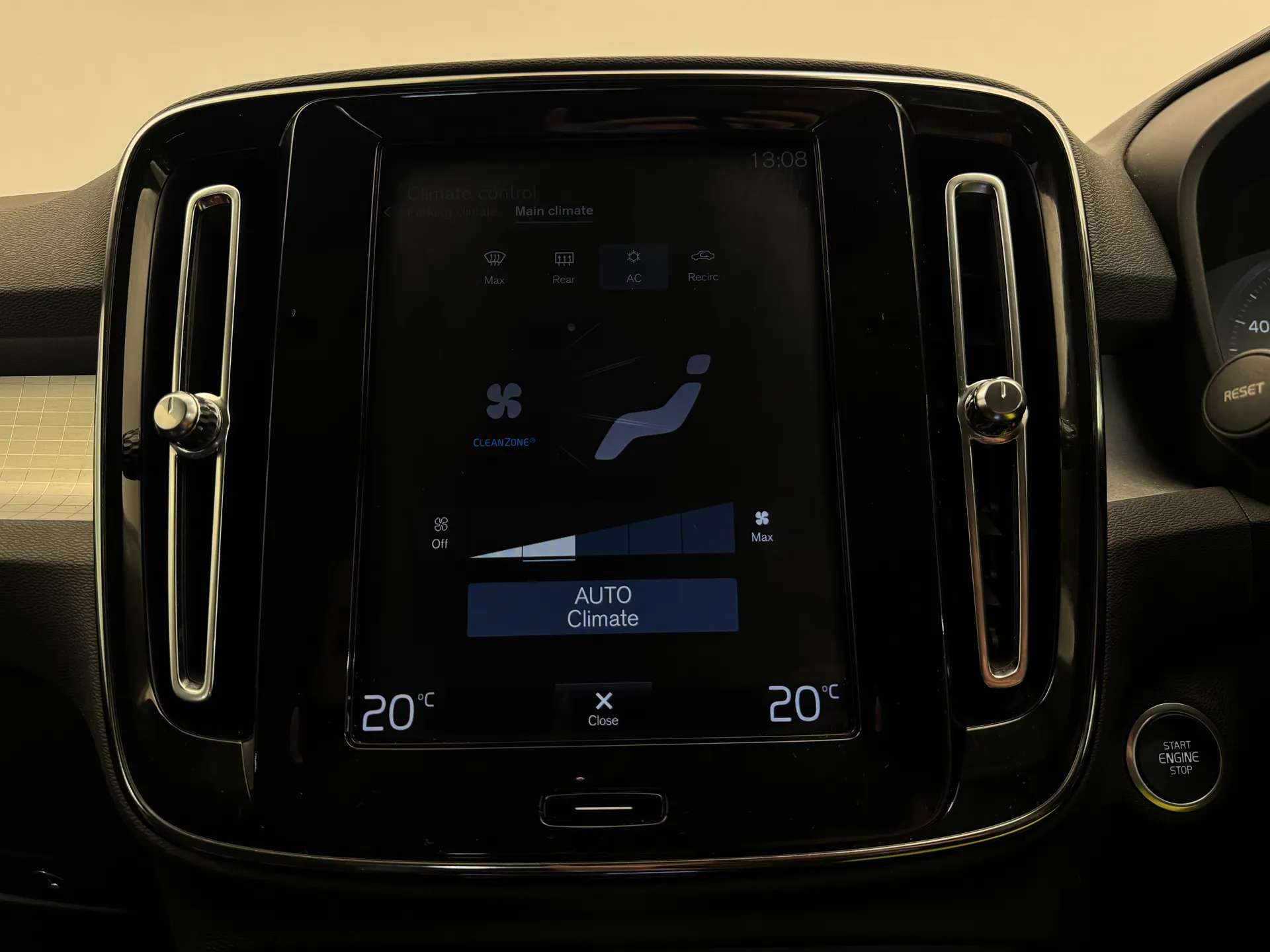 2020 VOLVO XC40 2020 VOLVO XC40