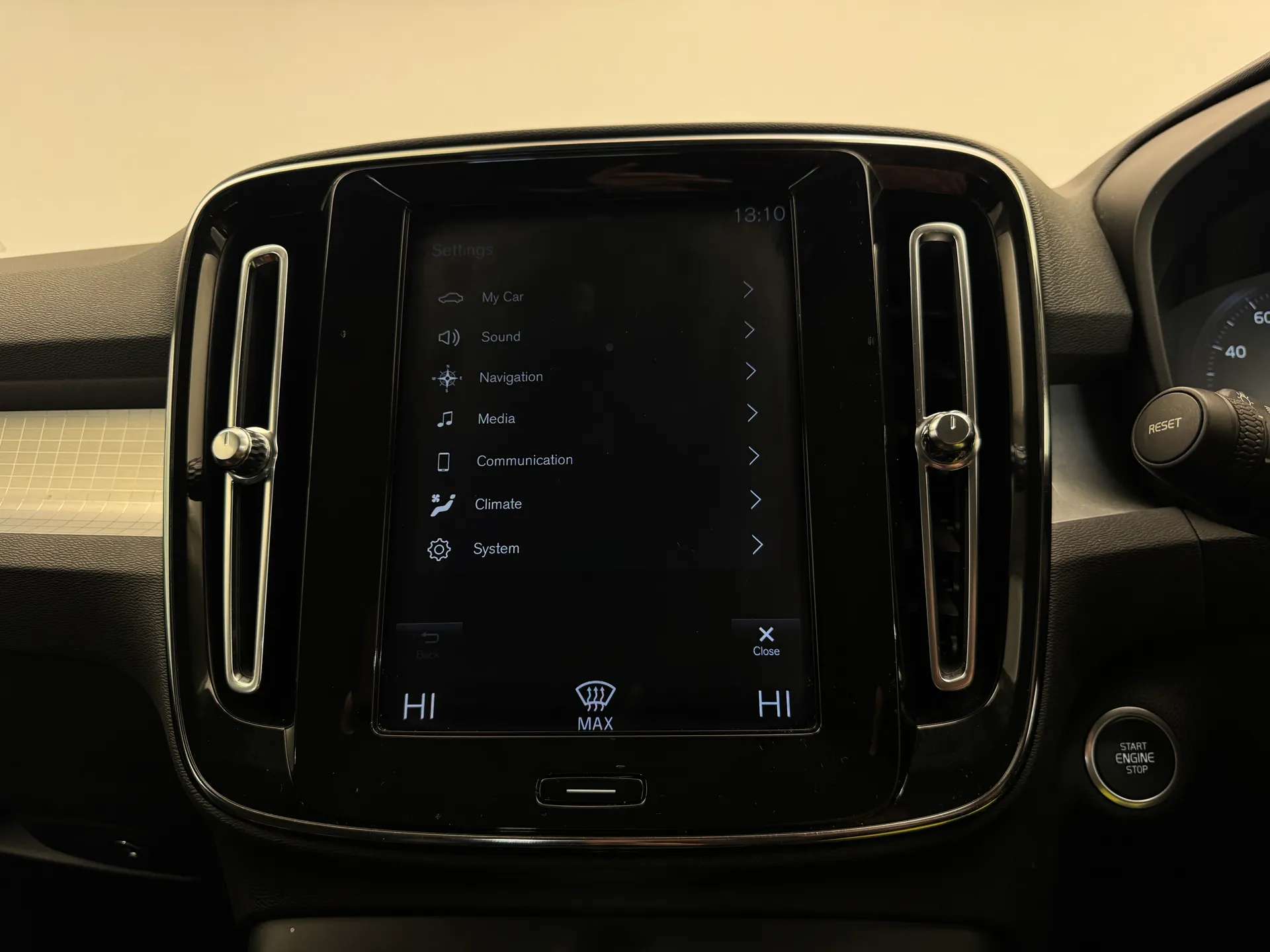 2020 VOLVO XC40 2020 VOLVO XC40