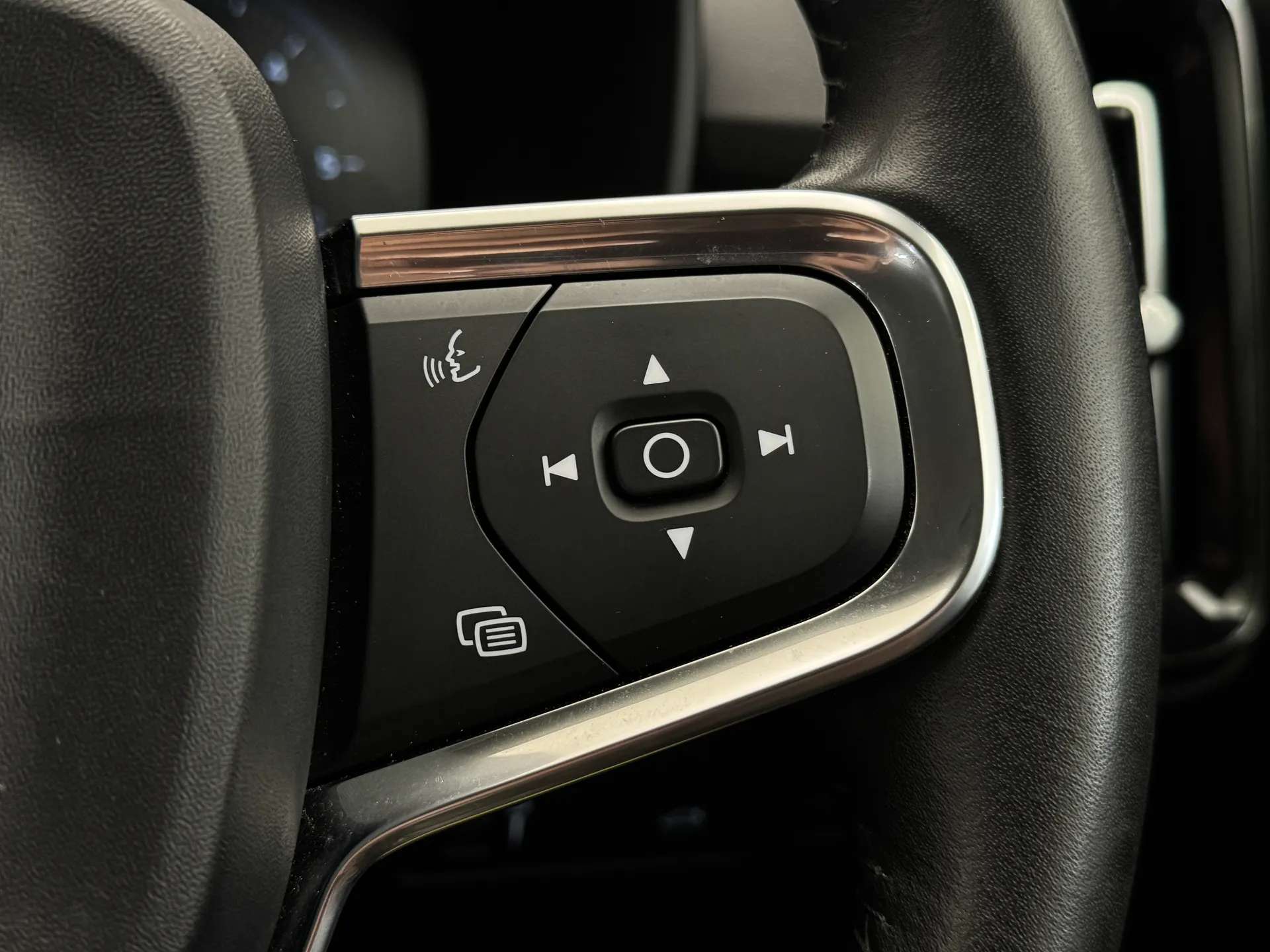 2020 VOLVO XC40 2020 VOLVO XC40