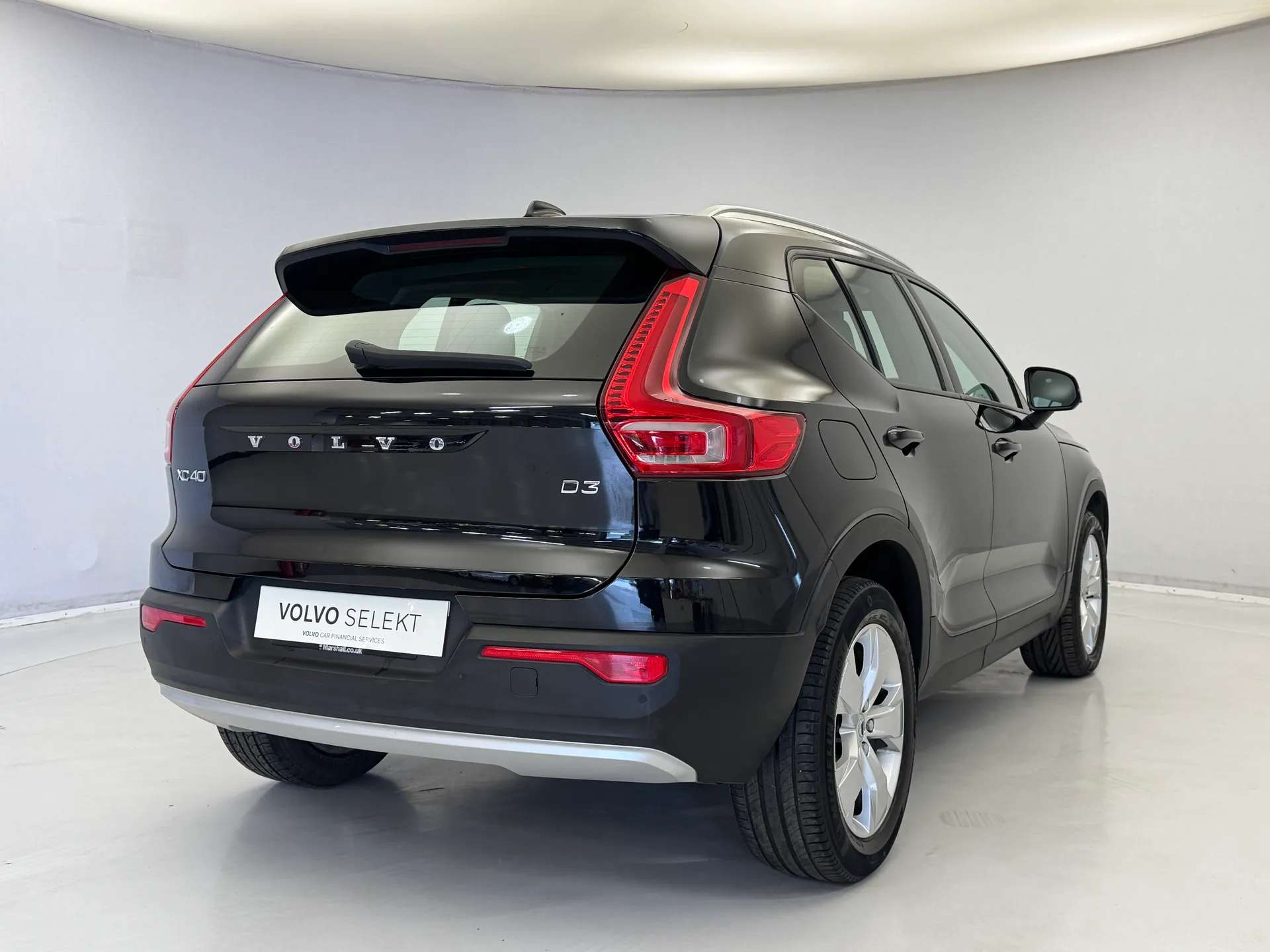 A 2019 VOLVO XC40 2.0 D3 Momentum 5dr A 2019 VOLVO XC40 2.0 D3 Momentum 5dr