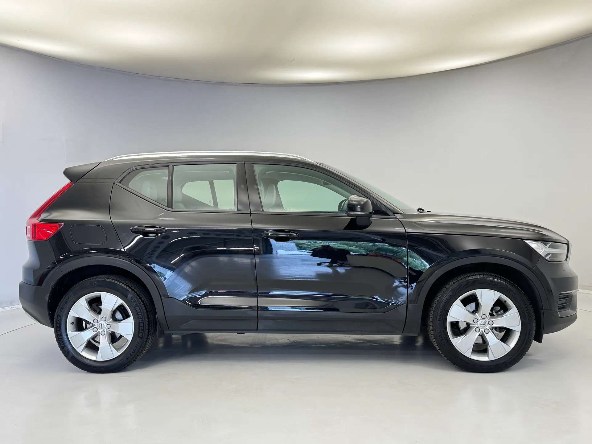 2019 VOLVO XC40 2019 VOLVO XC40