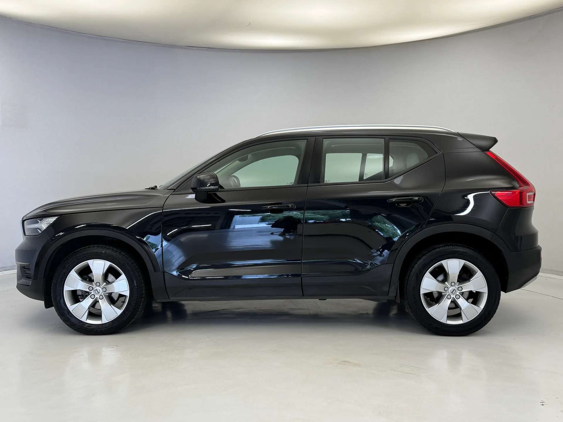 2019 VOLVO XC40 2019 VOLVO XC40