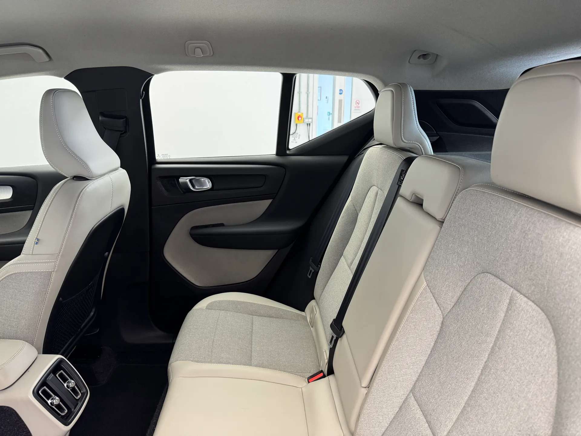 2019 VOLVO XC40 2019 VOLVO XC40