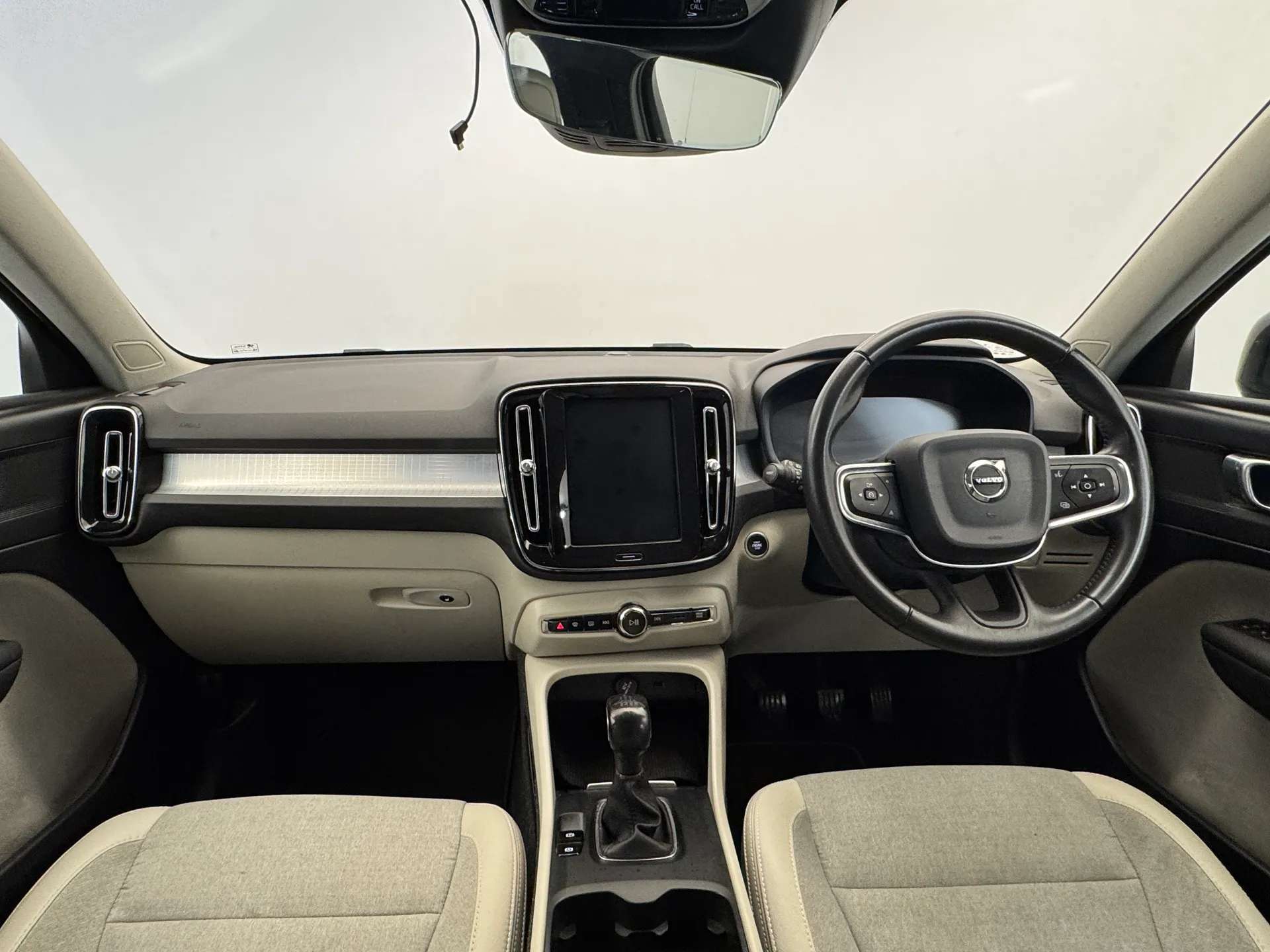 2019 VOLVO XC40 2019 VOLVO XC40