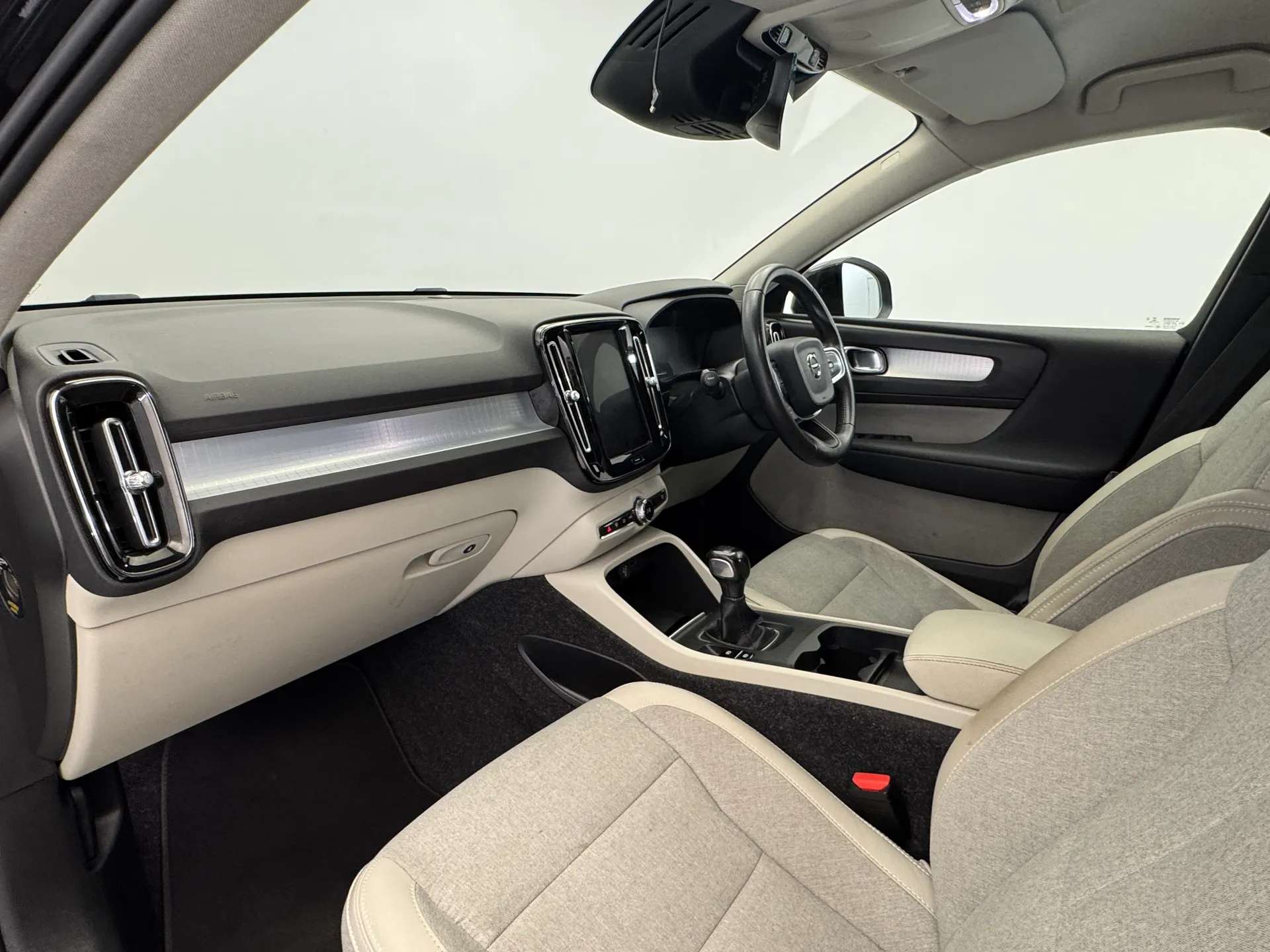 2019 VOLVO XC40 2019 VOLVO XC40