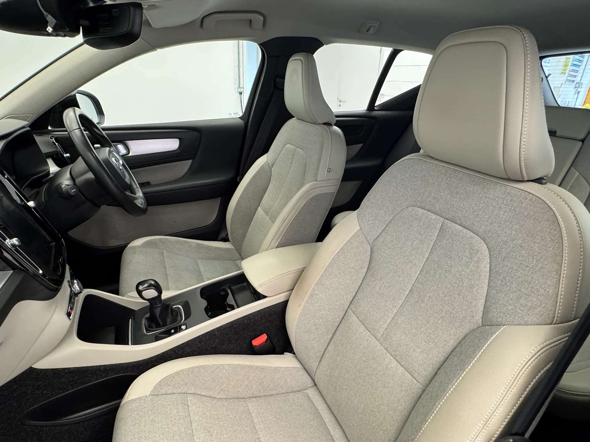 2019 VOLVO XC40 2019 VOLVO XC40