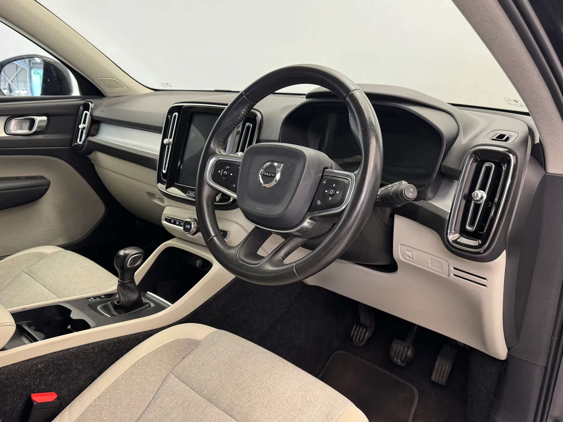 2019 VOLVO XC40 2019 VOLVO XC40