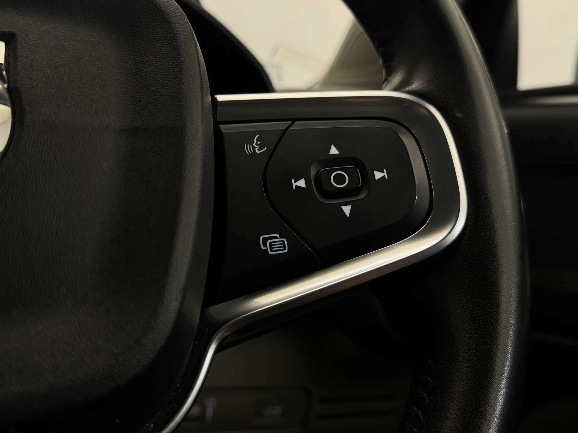 2019 VOLVO XC40 2019 VOLVO XC40